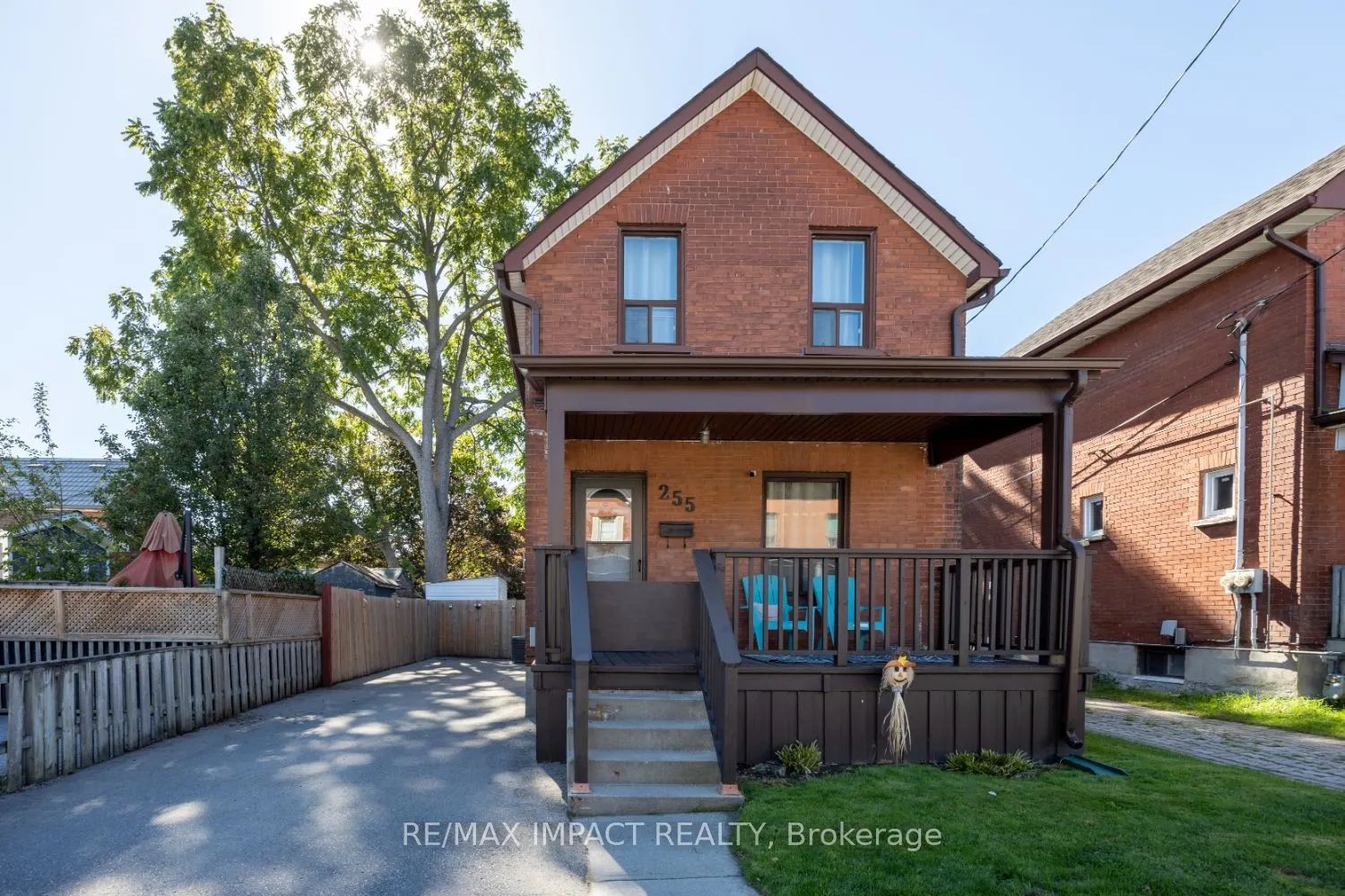 255 Arthur Street E