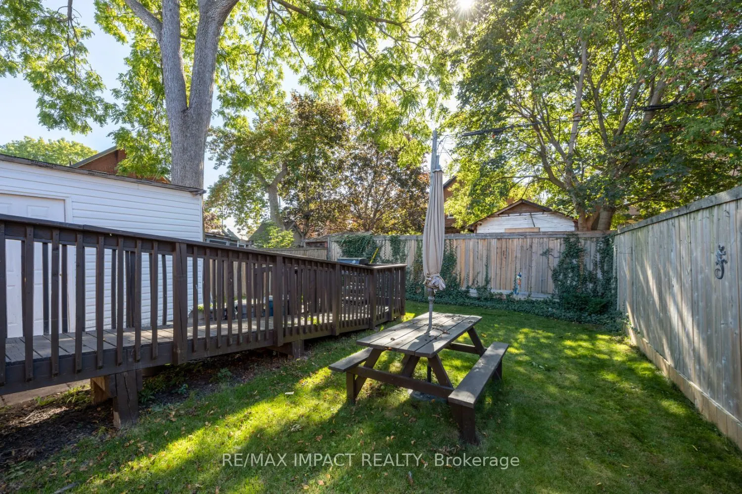 255 Arthur Street E