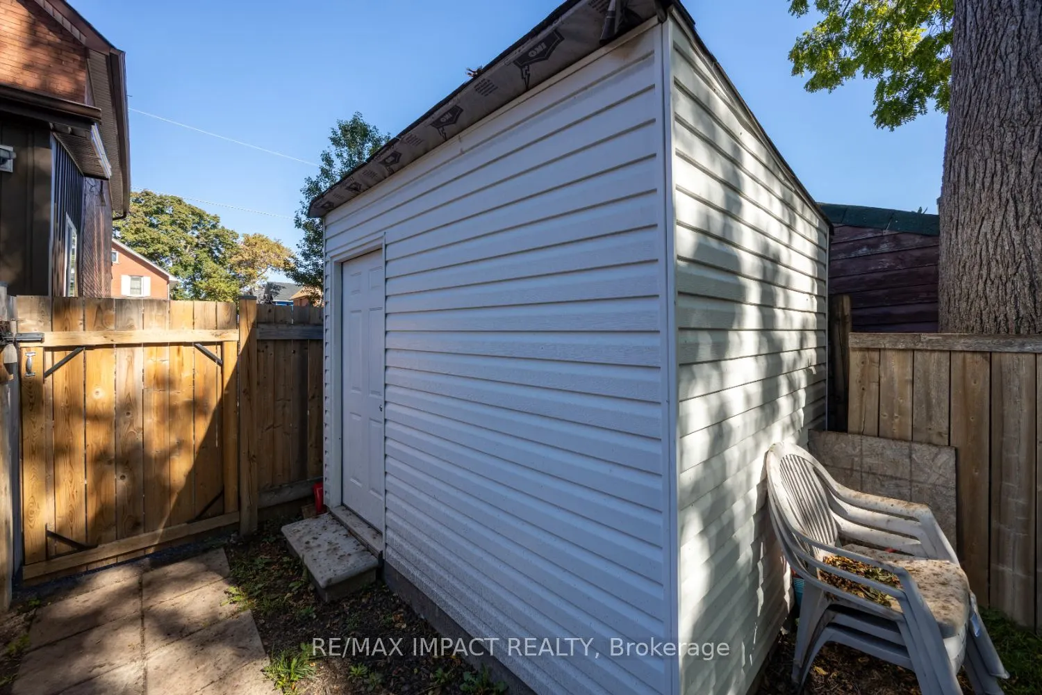 255 Arthur Street E