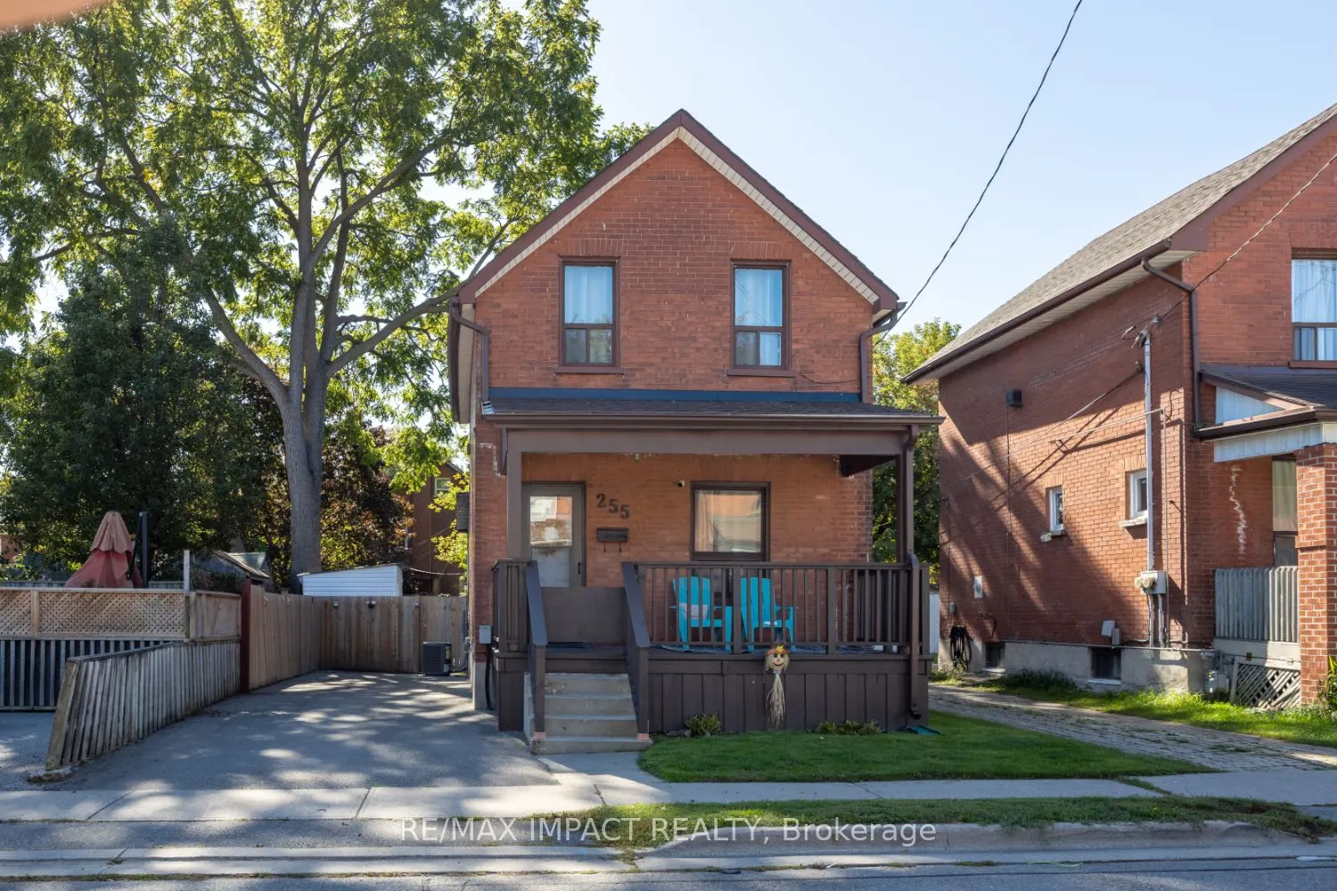 255 Arthur Street E