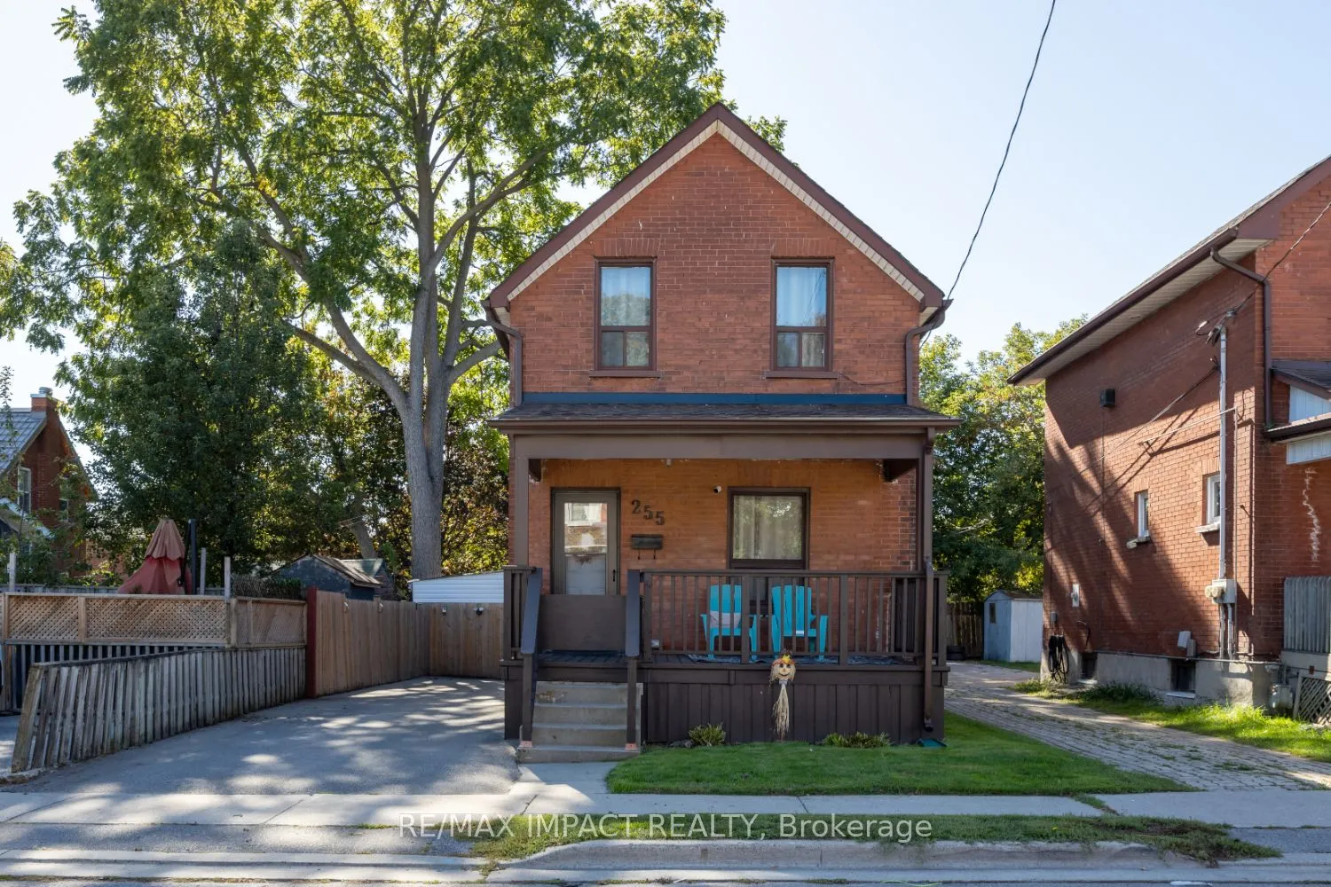255 Arthur Street E