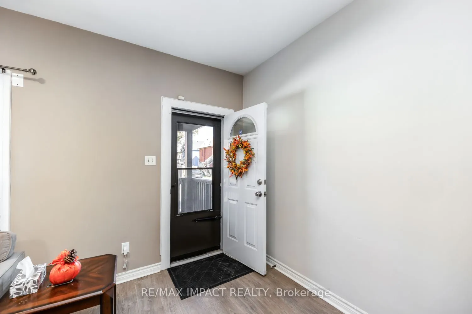 255 Arthur Street E