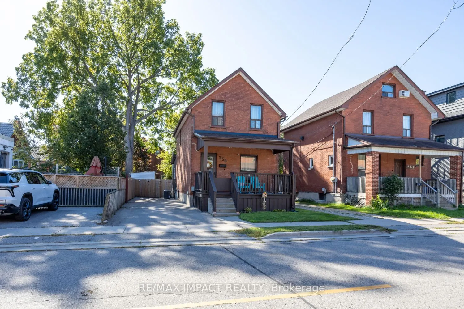 255 Arthur Street E