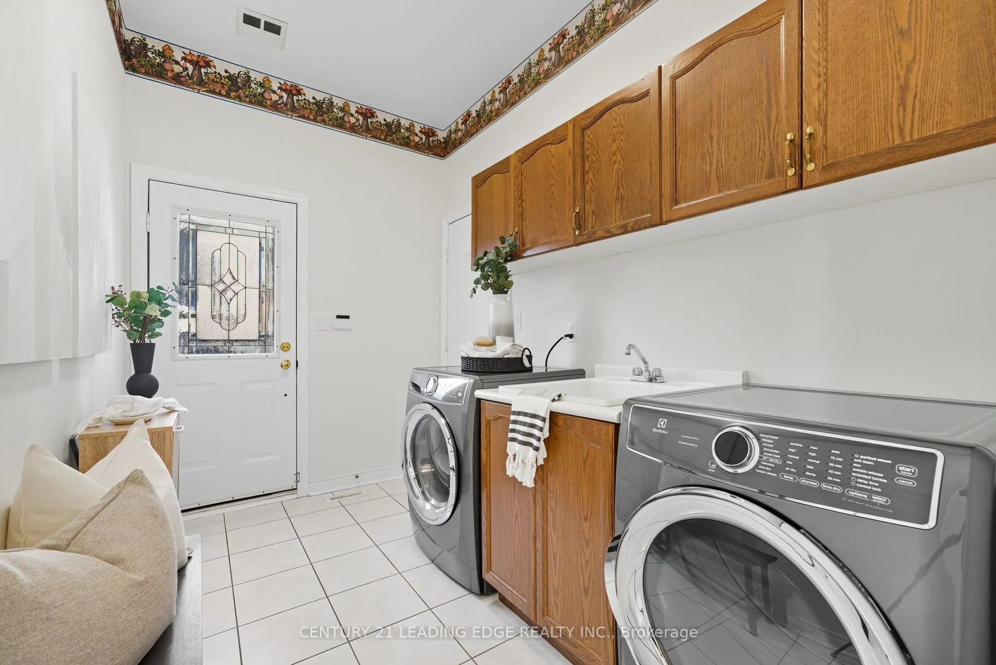 2308 Abbott Crescent