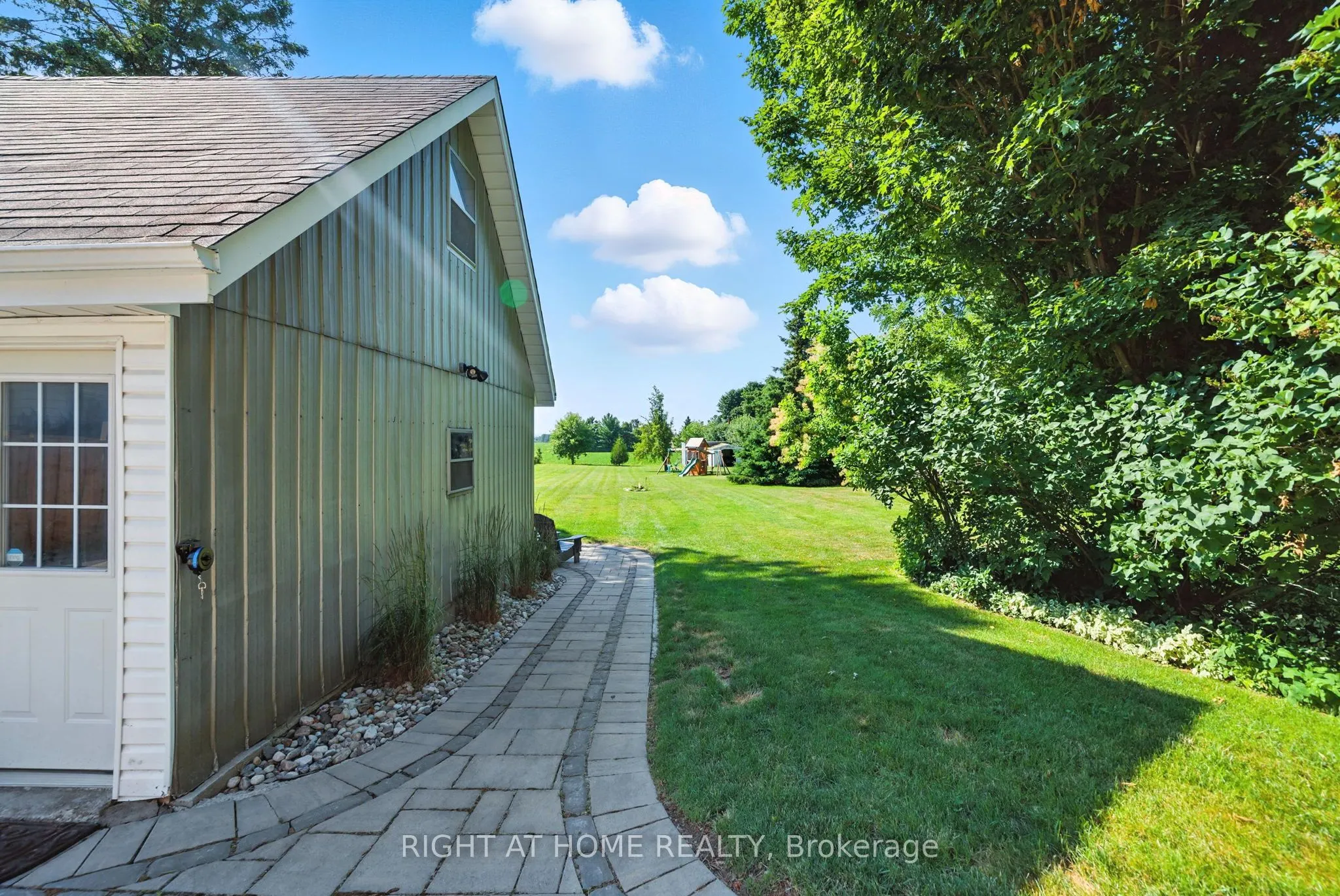 675 Myrtle Road W