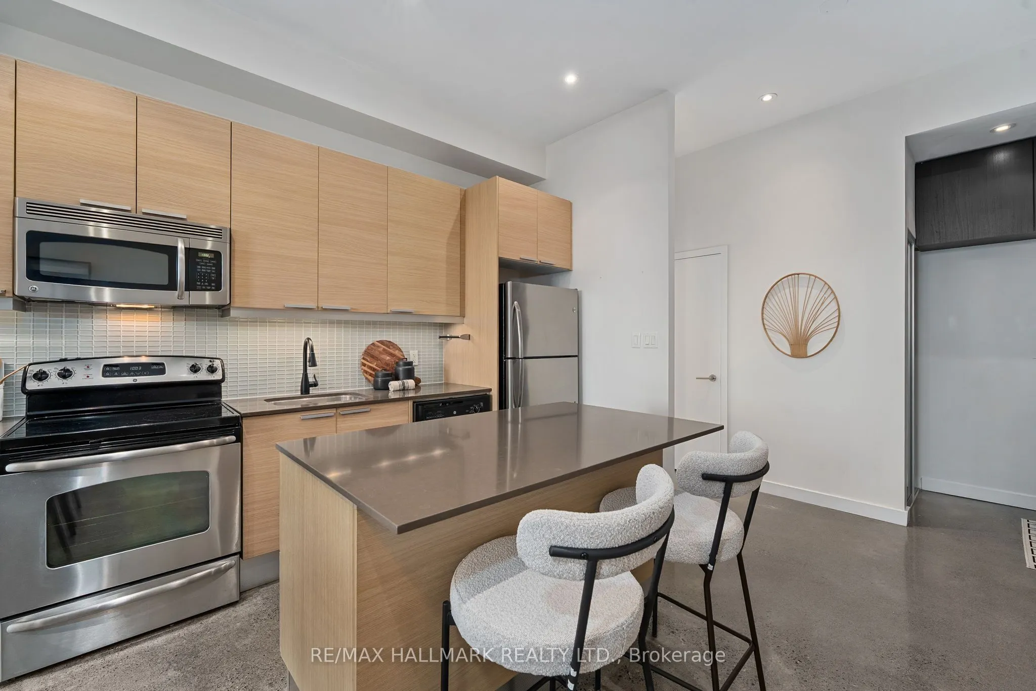 625 Queen Street E, #503