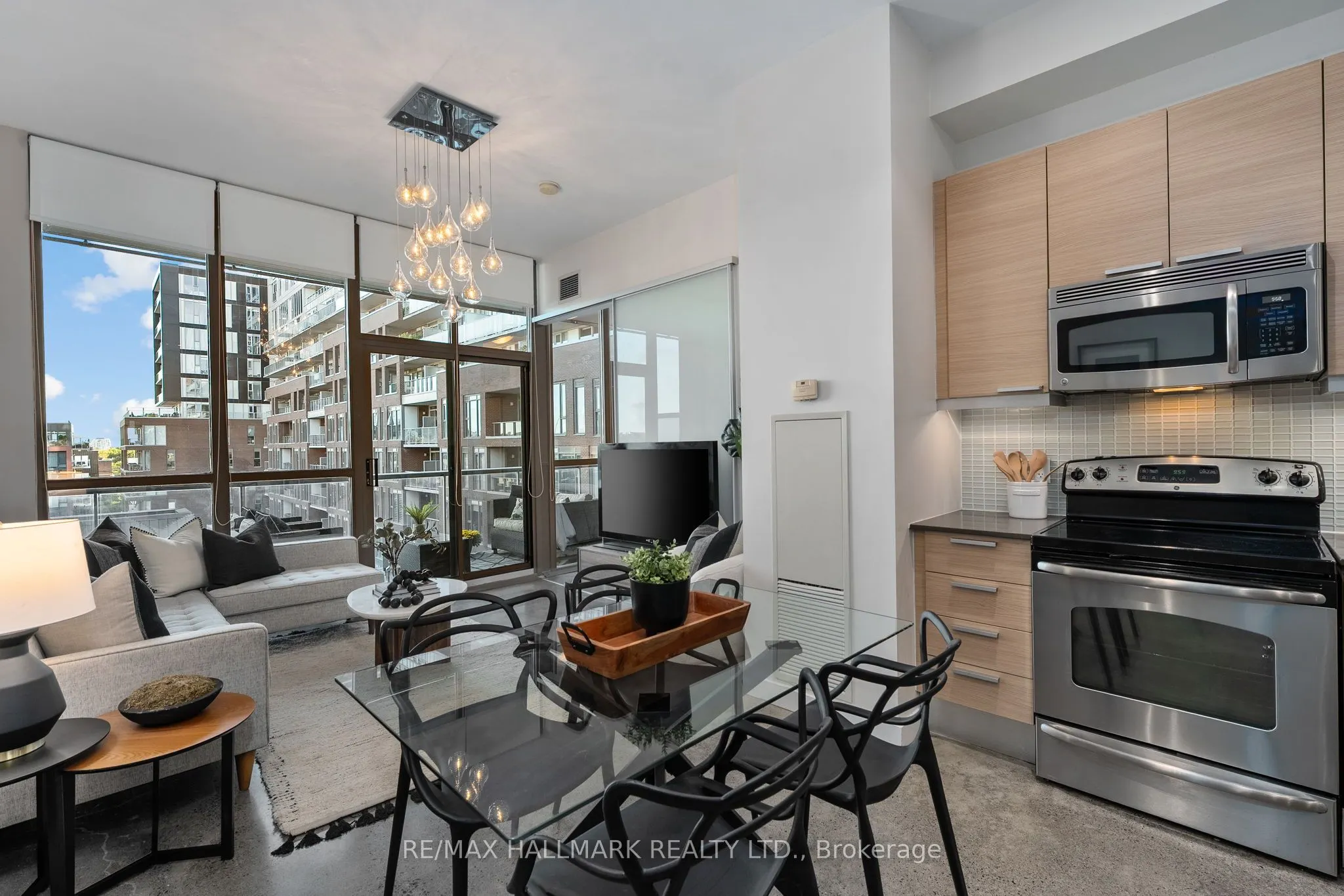 625 Queen Street E, #503