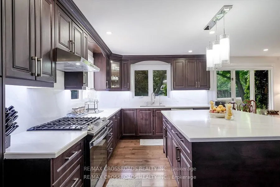 2292 Baseline Road W