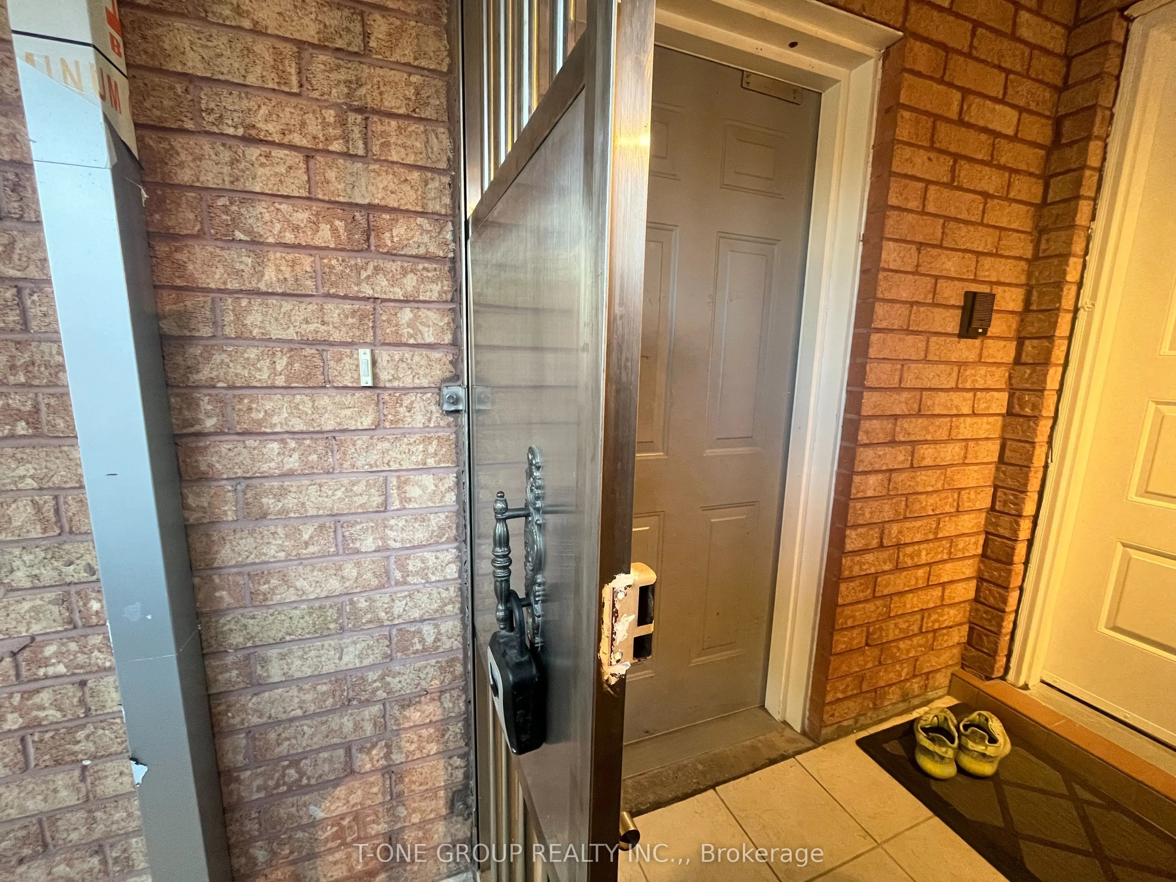16 fabray Court