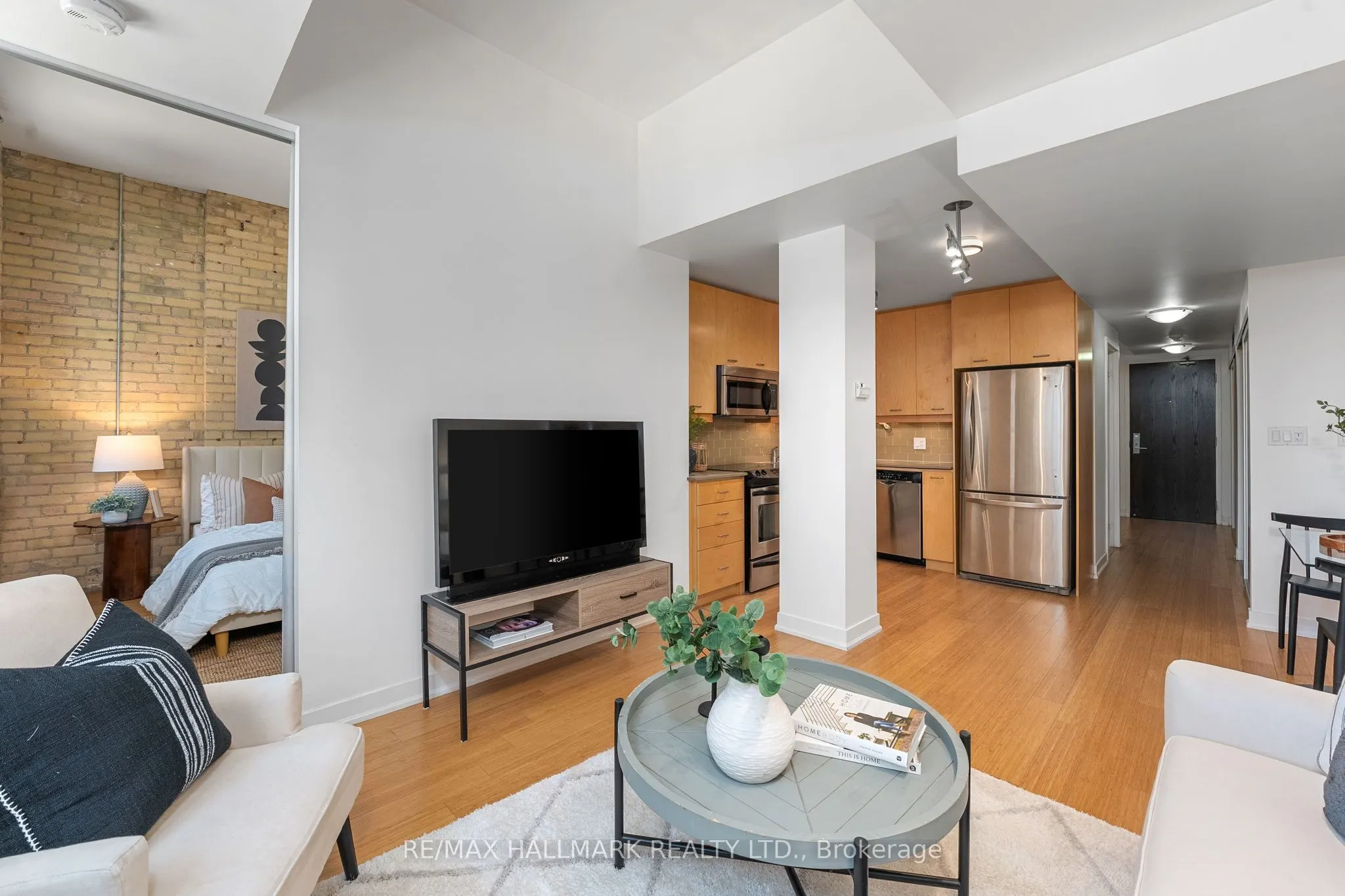 201 Carlaw Avenue, #239