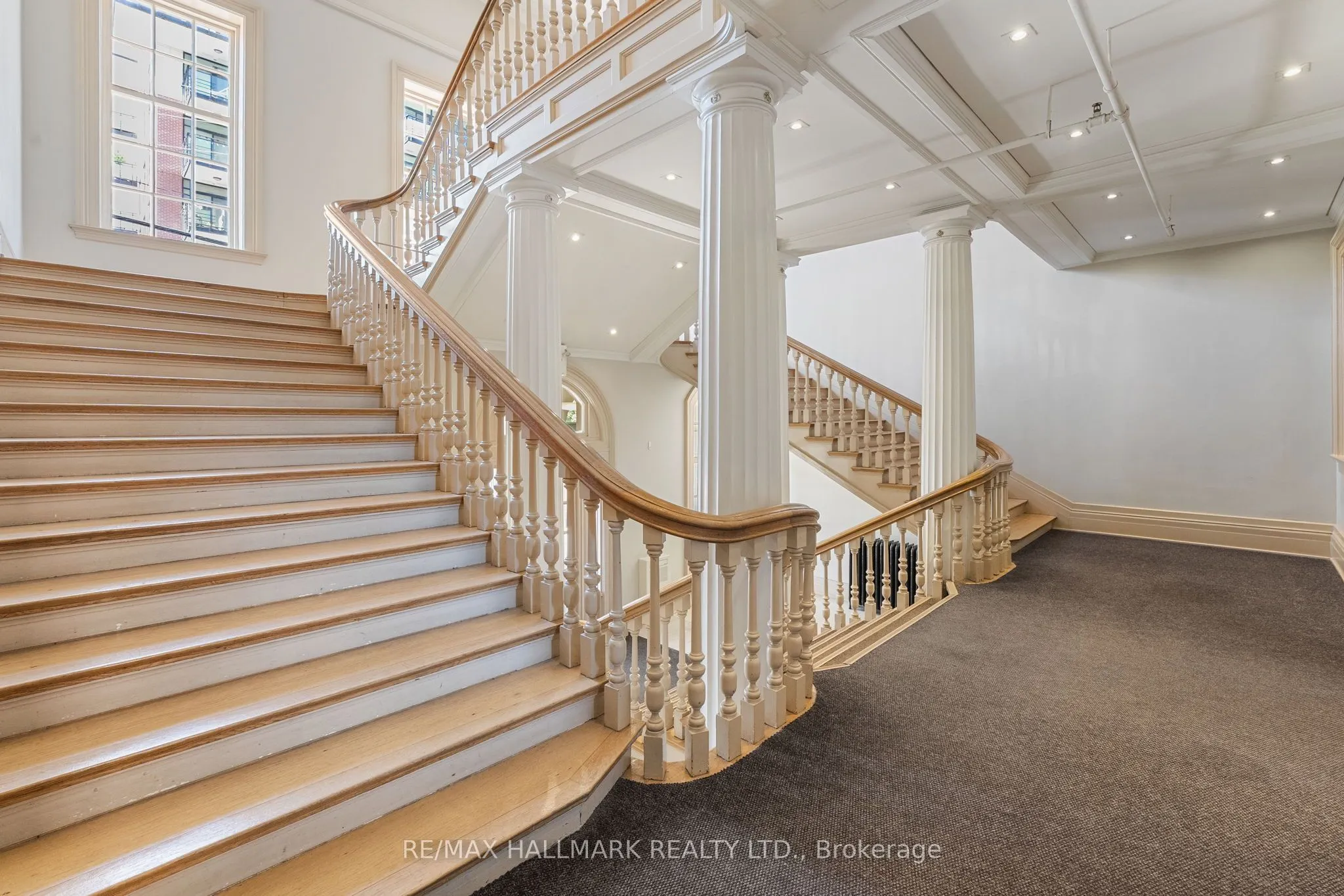 201 Carlaw Avenue, #239