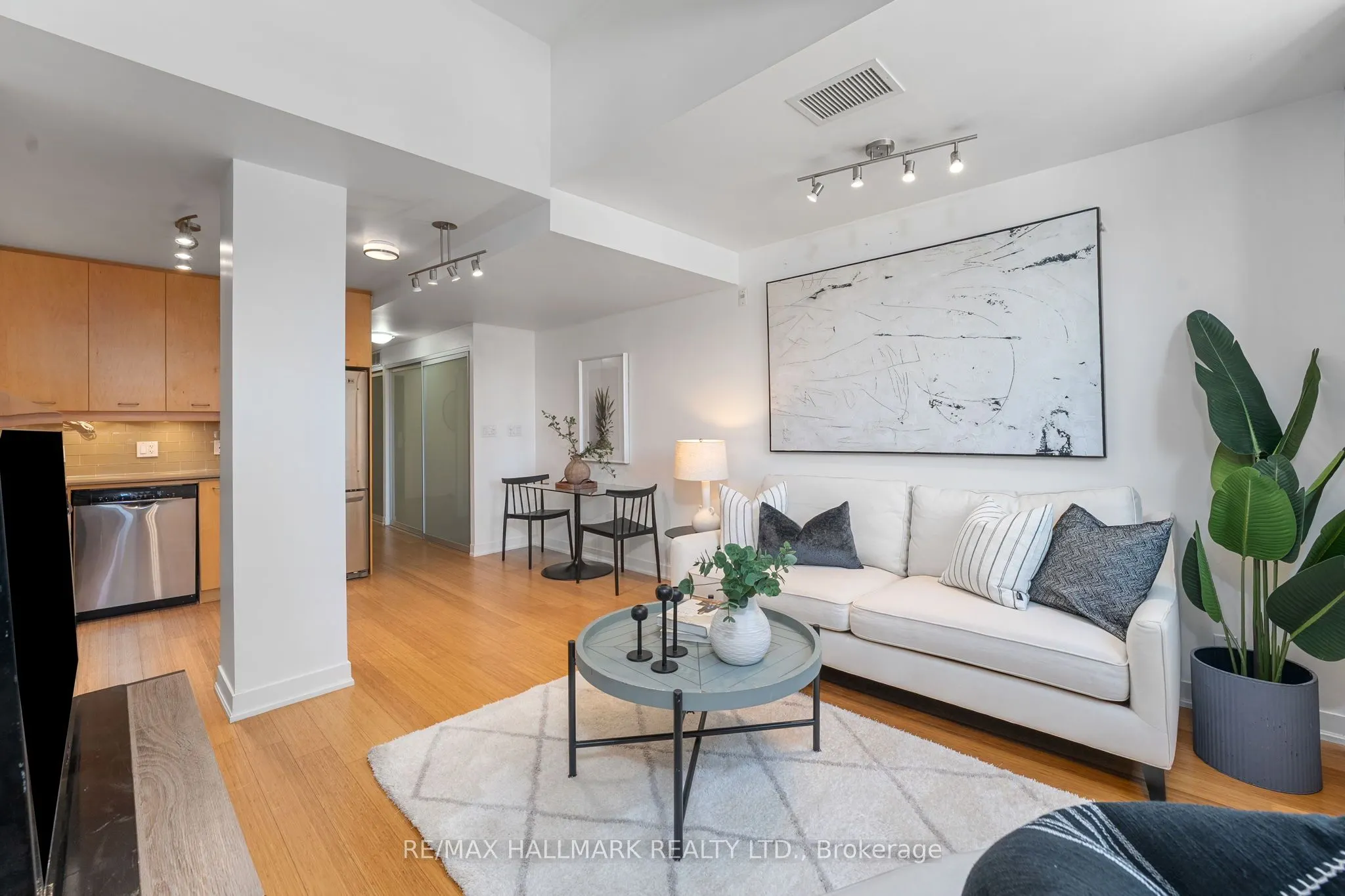 201 Carlaw Avenue, #239