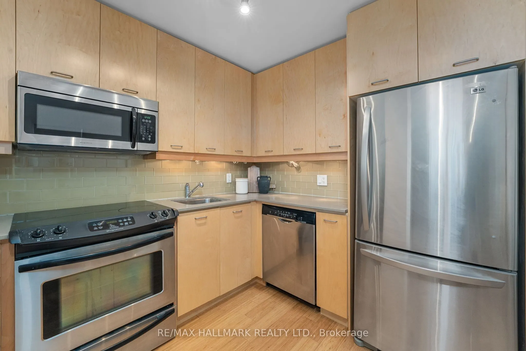 201 Carlaw Avenue, #239