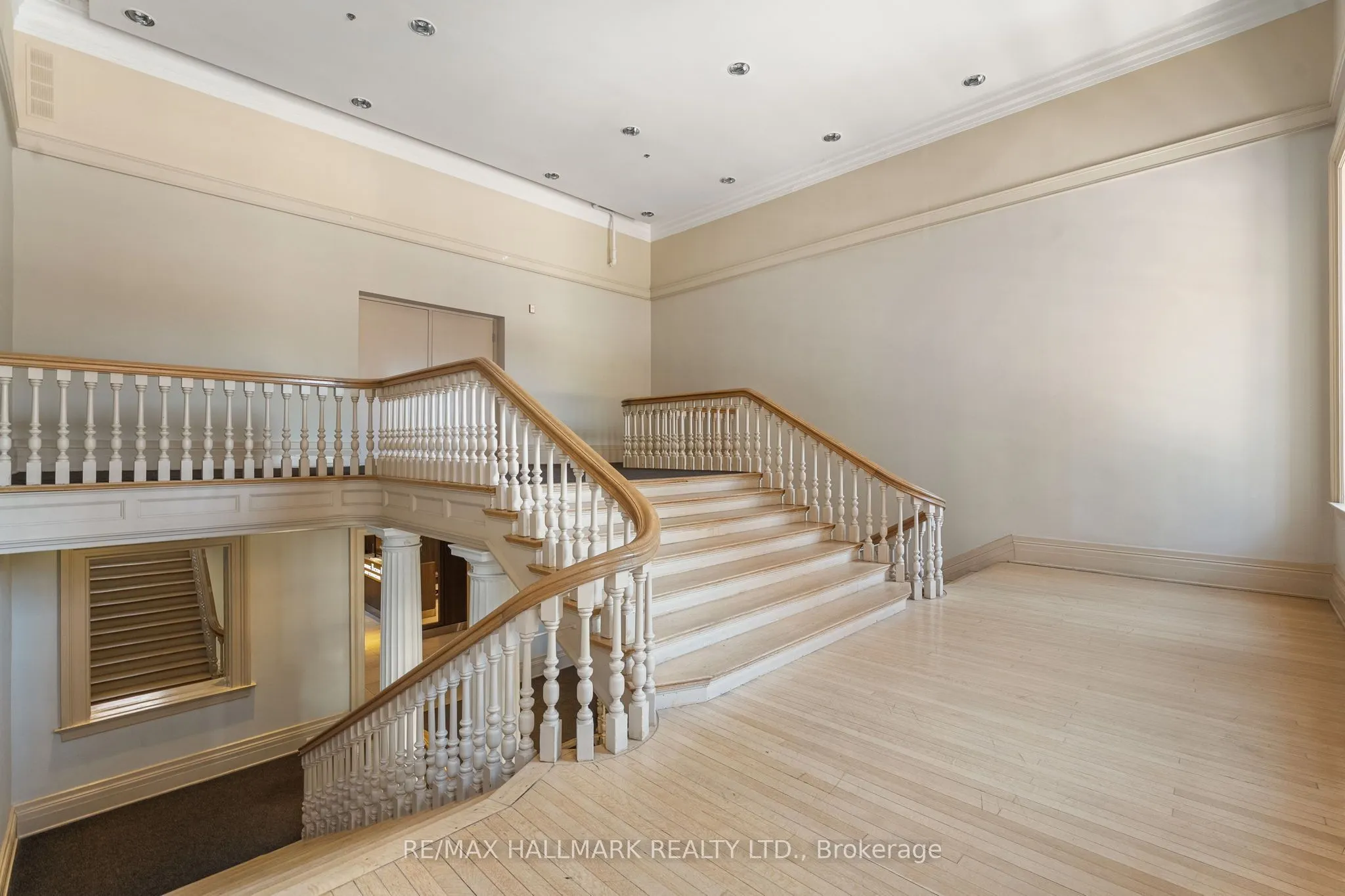 201 Carlaw Avenue, #239