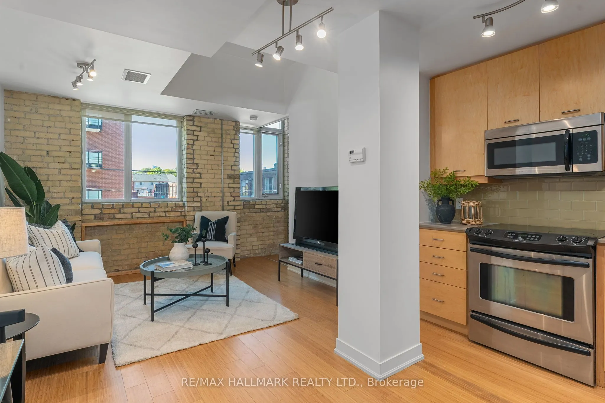 201 Carlaw Avenue, #239