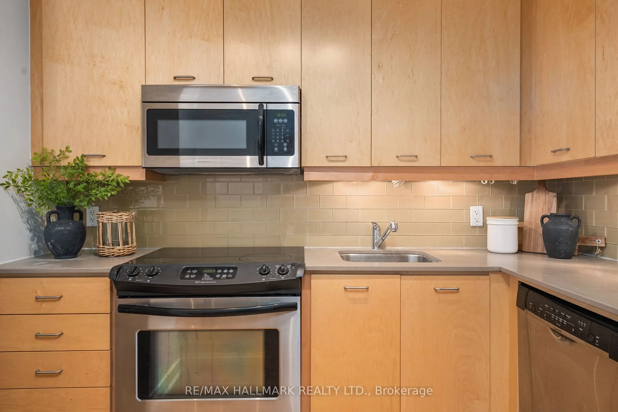 201 Carlaw Avenue, #239