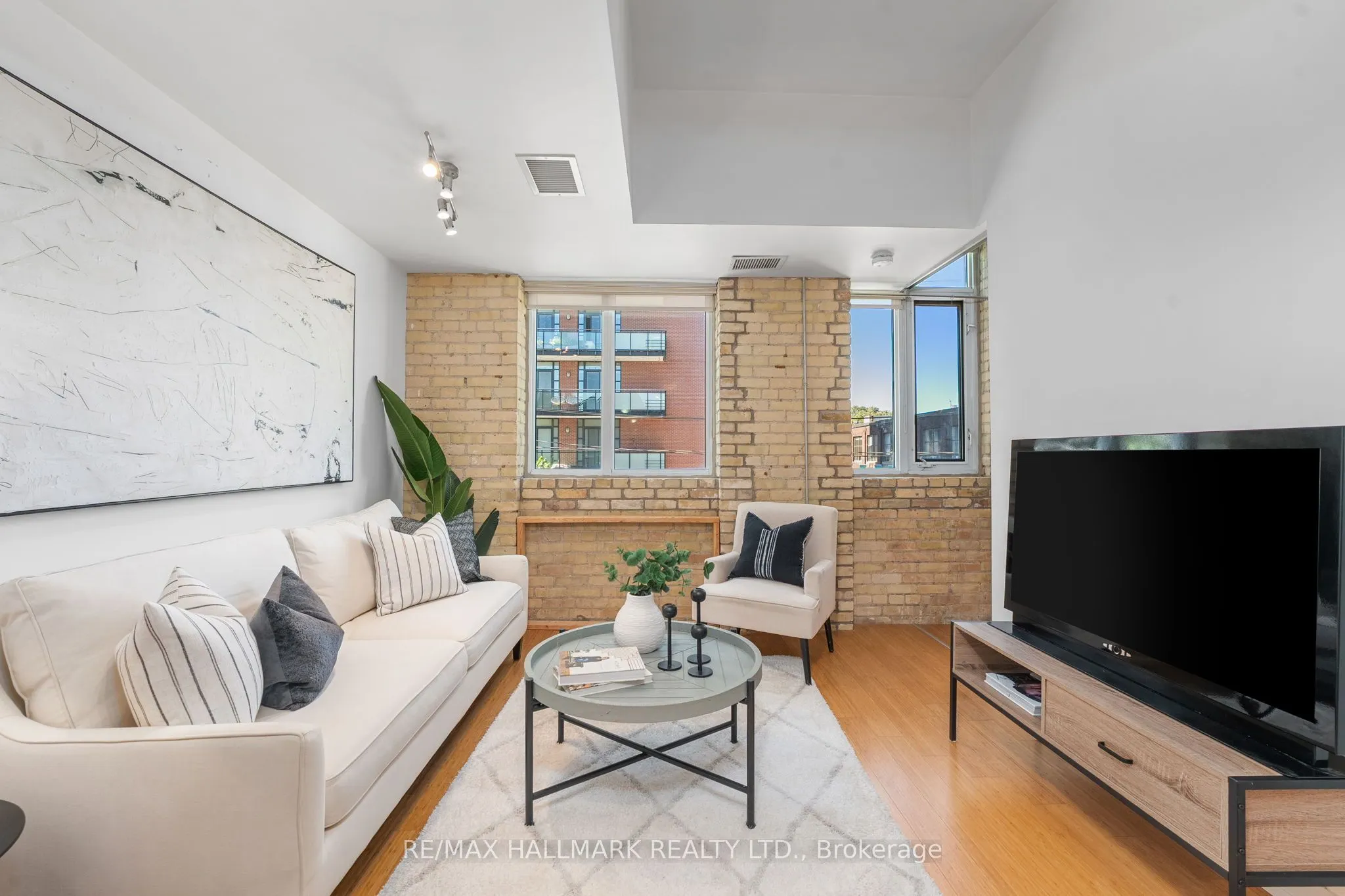 201 Carlaw Avenue, #239