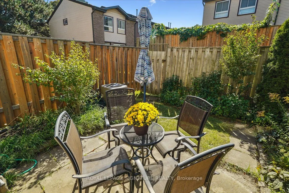 1131 Sandhurst Circle, #52