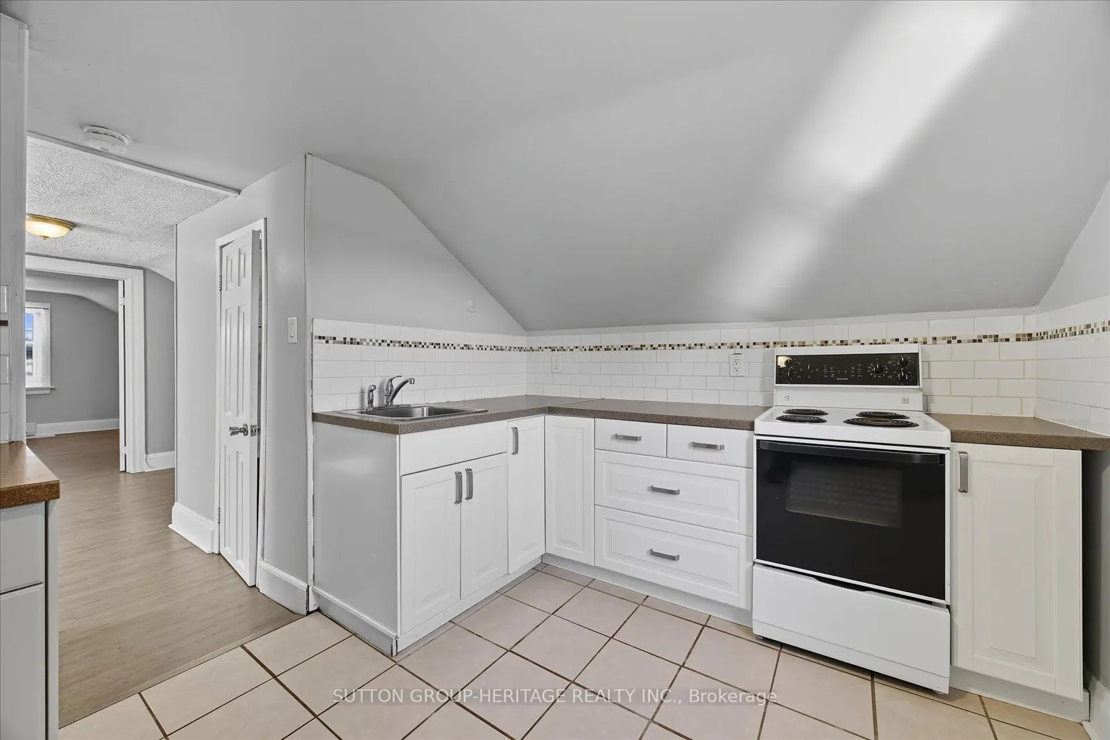 179 Oshawa Boulevard N