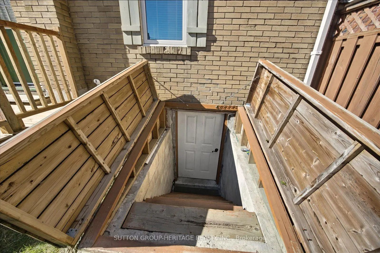 179 Oshawa Boulevard N