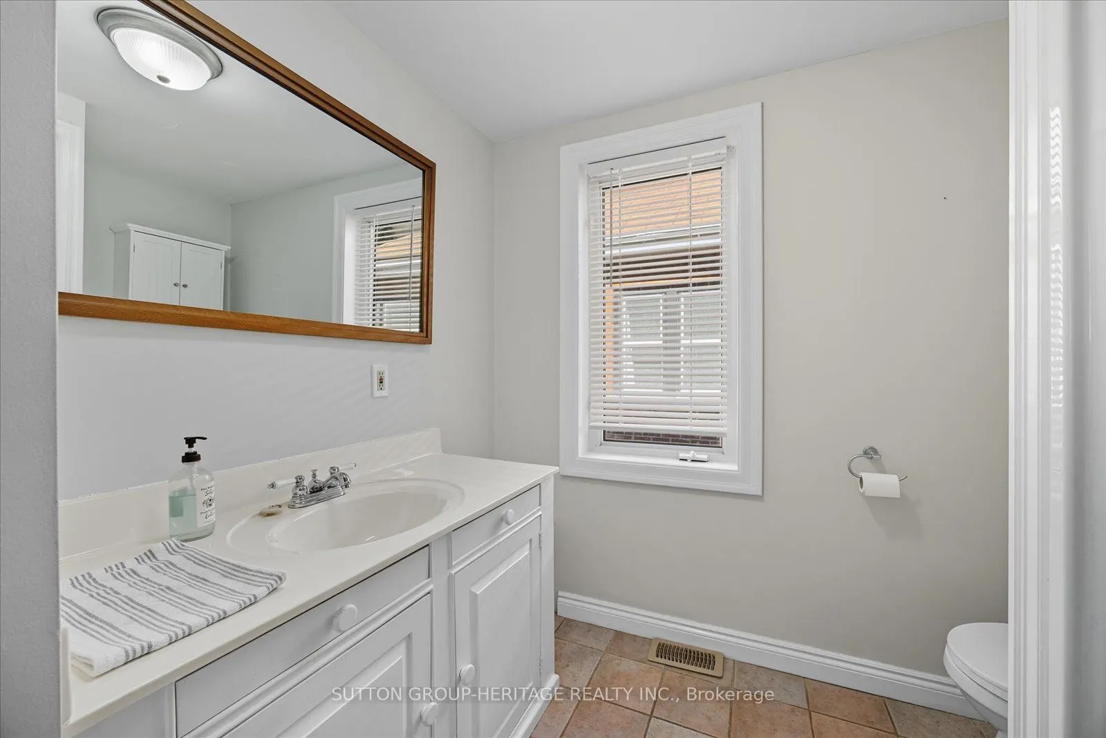 179 Oshawa Boulevard N