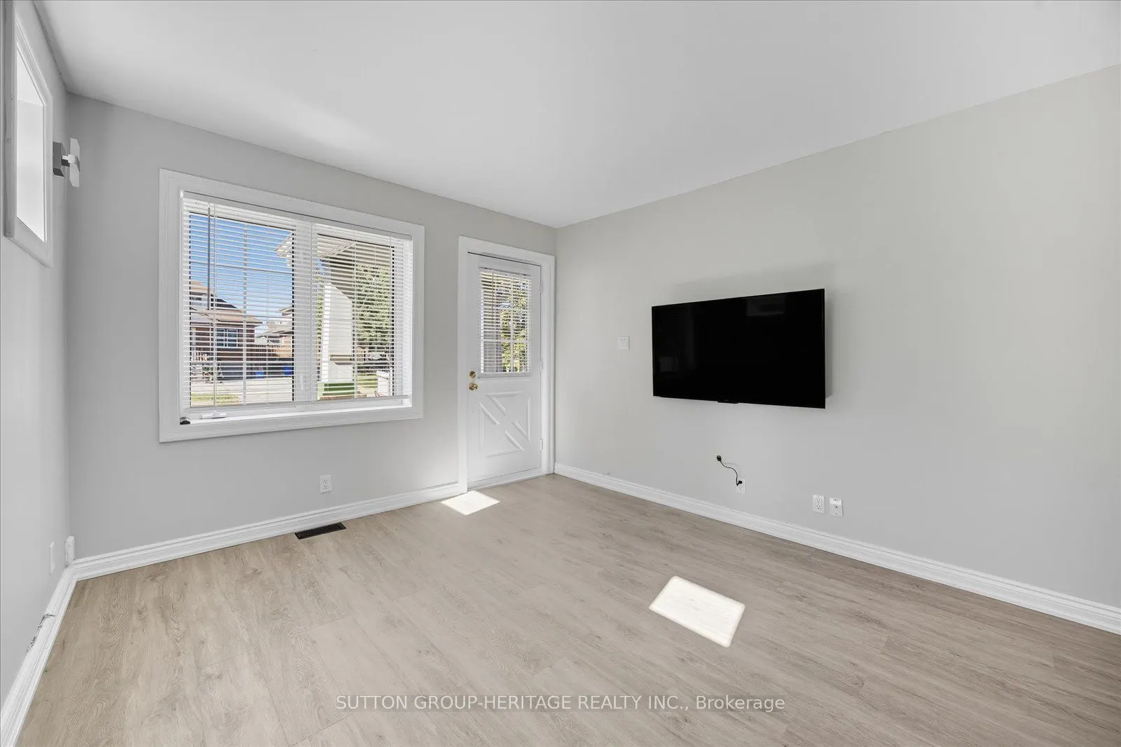 179 Oshawa Boulevard N