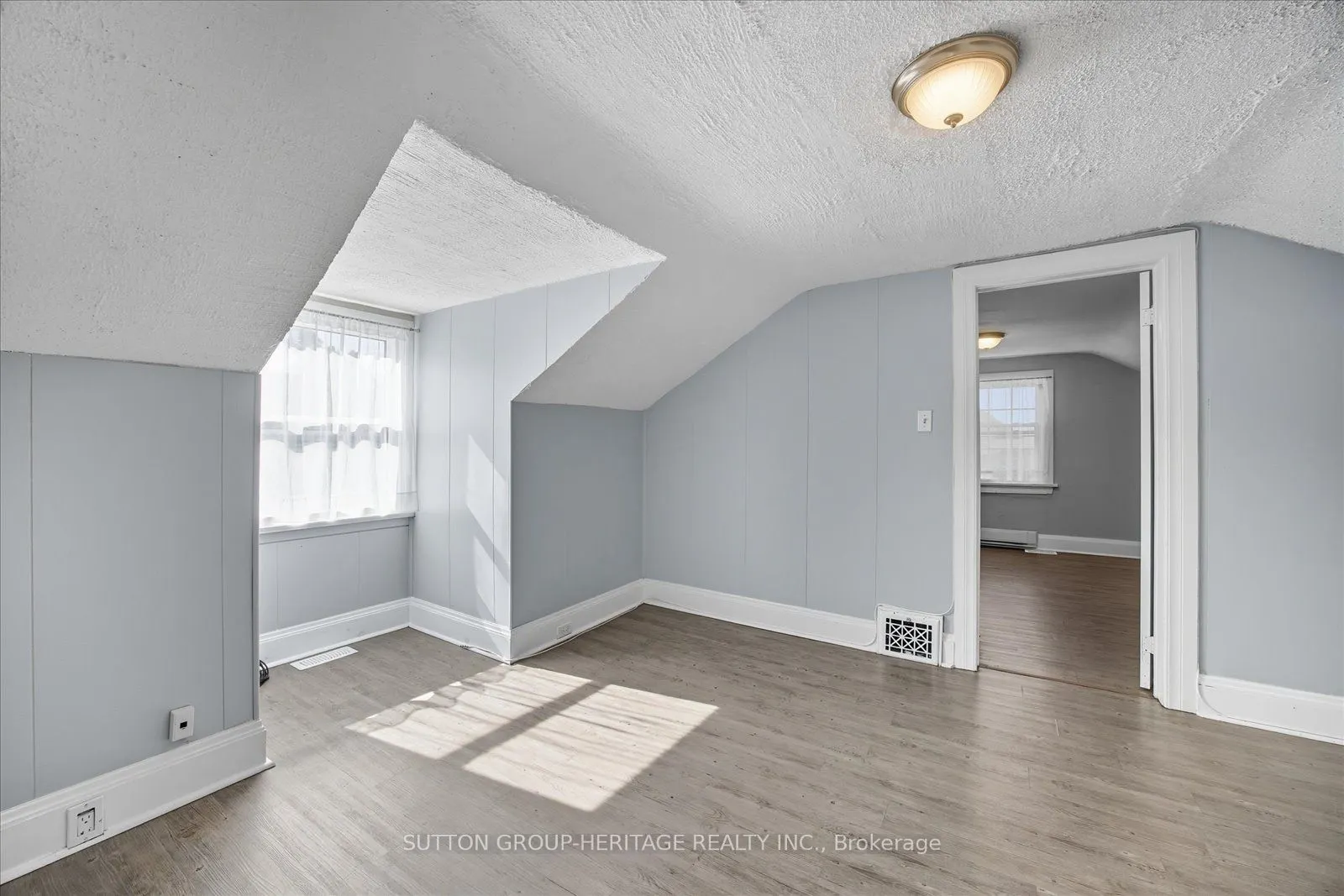 179 Oshawa Boulevard N