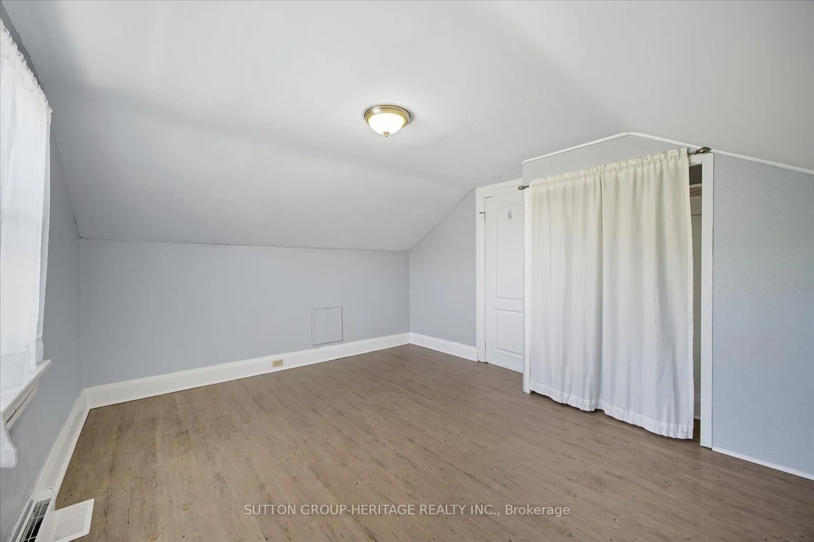 179 Oshawa Boulevard N
