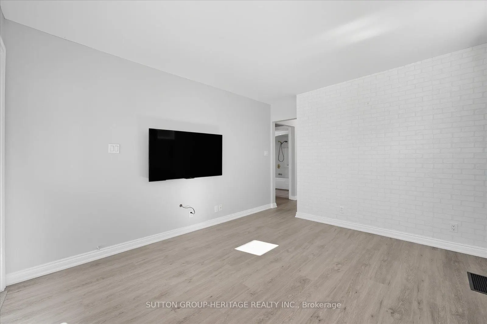 179 Oshawa Boulevard N