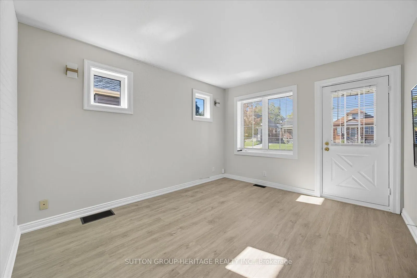 179 Oshawa Boulevard N
