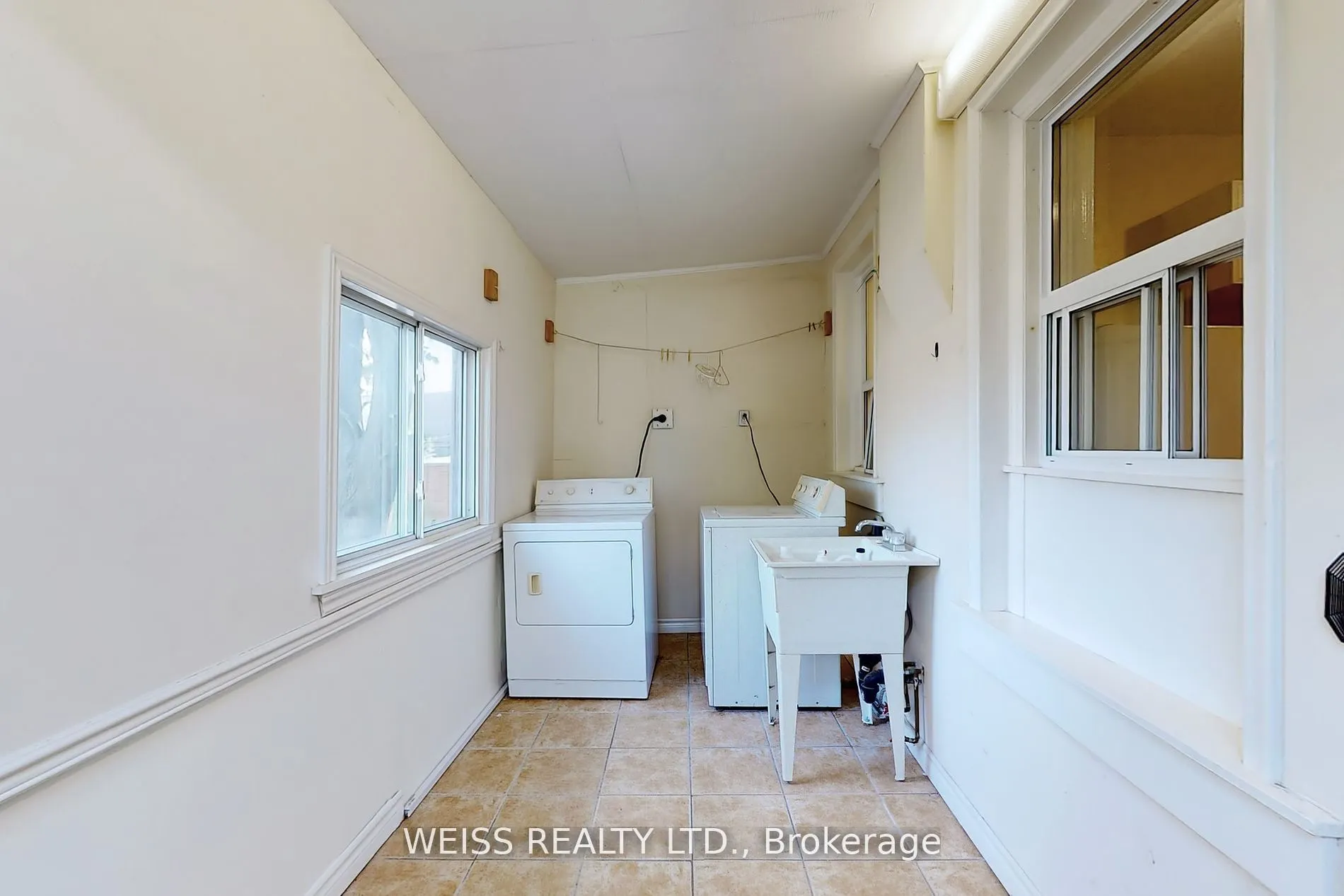 2468 Danforth Avenue, #Upper