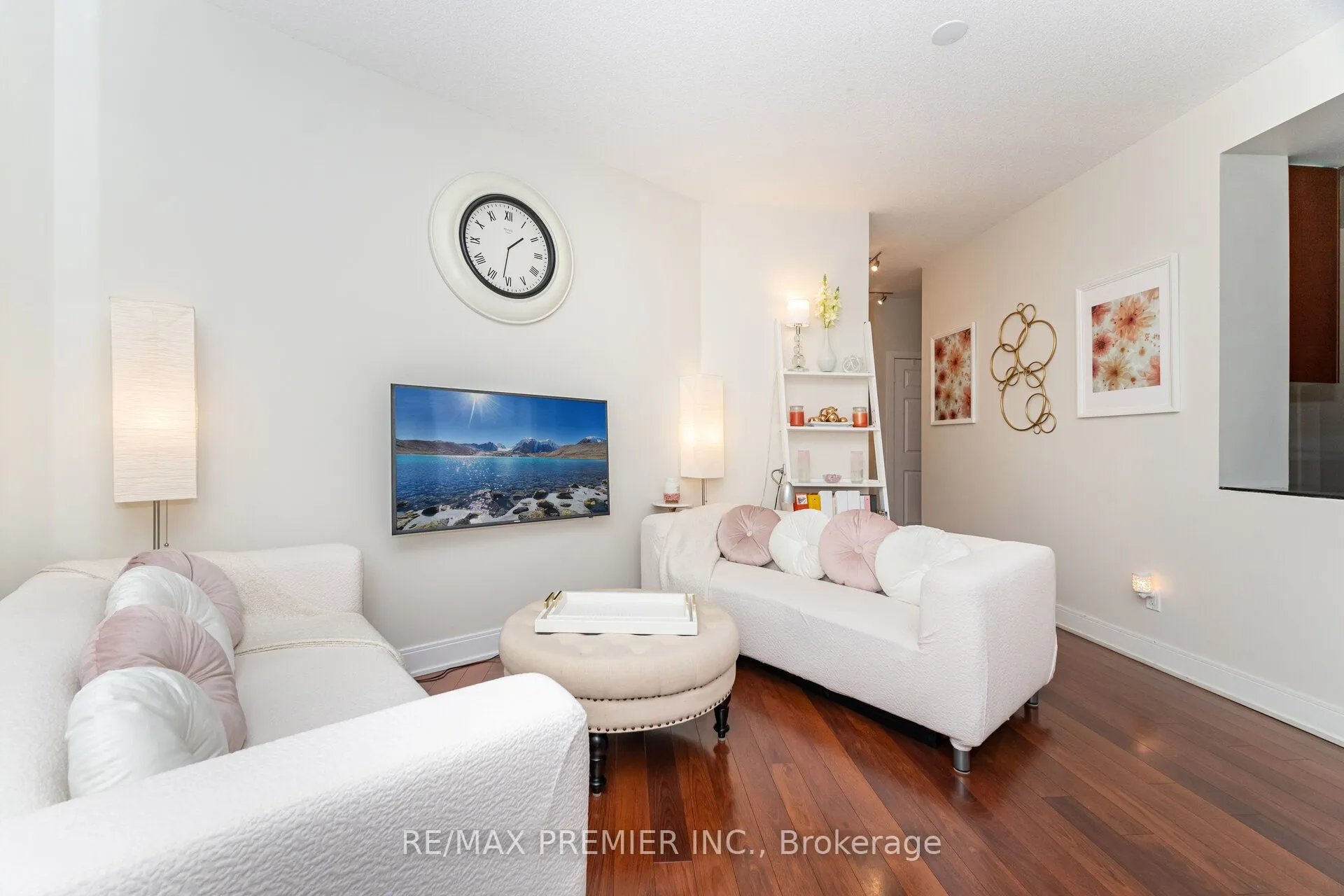 135 Village Green Square, #318