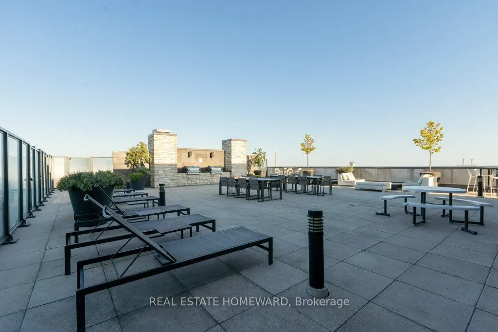 1190 Dundas Street E, #809