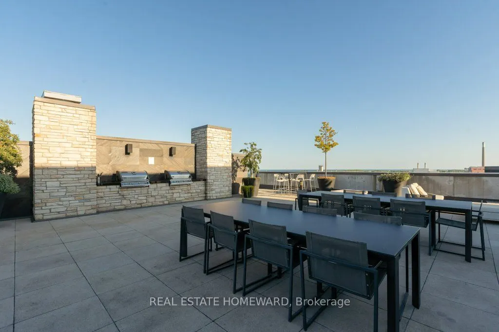 1190 Dundas Street E, #809