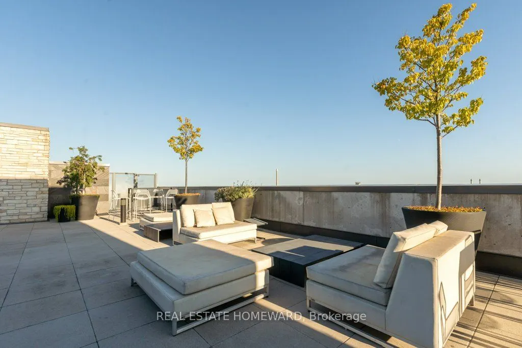 1190 Dundas Street E, #809
