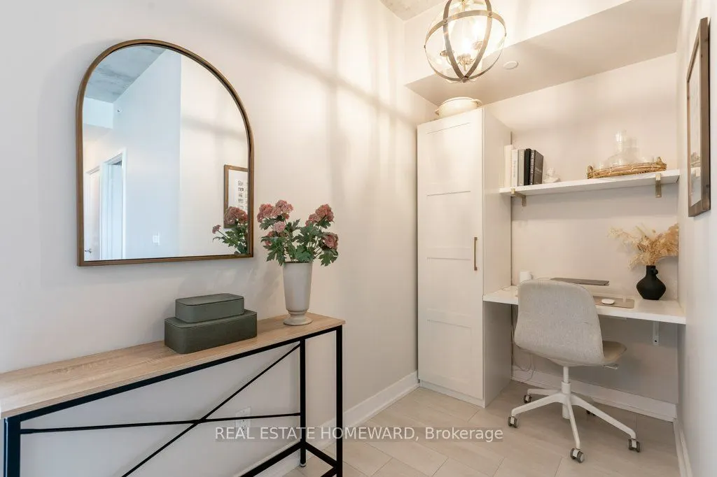 1190 Dundas Street E, #809