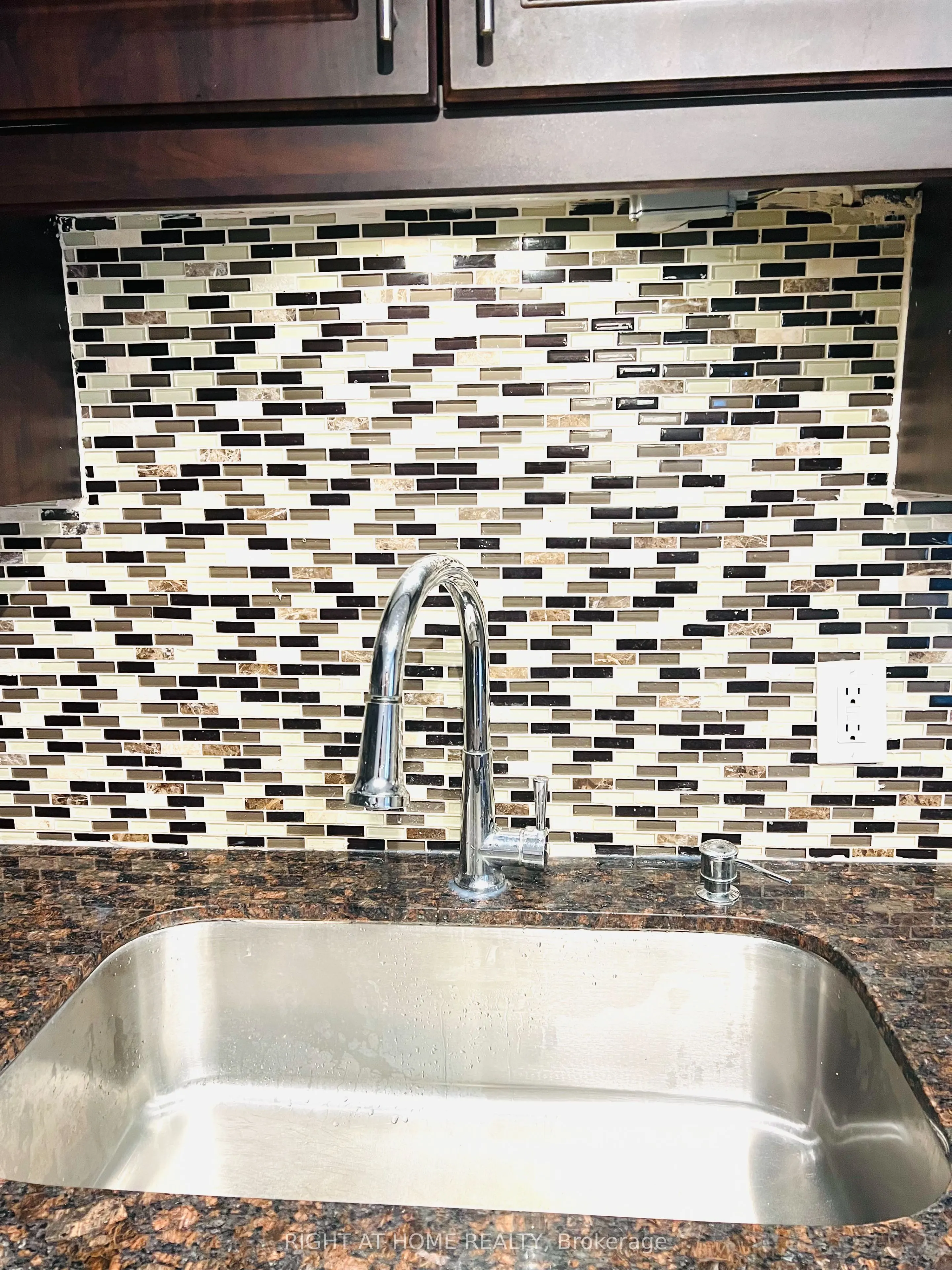 28 Hawkstone Crescent, #bsmt