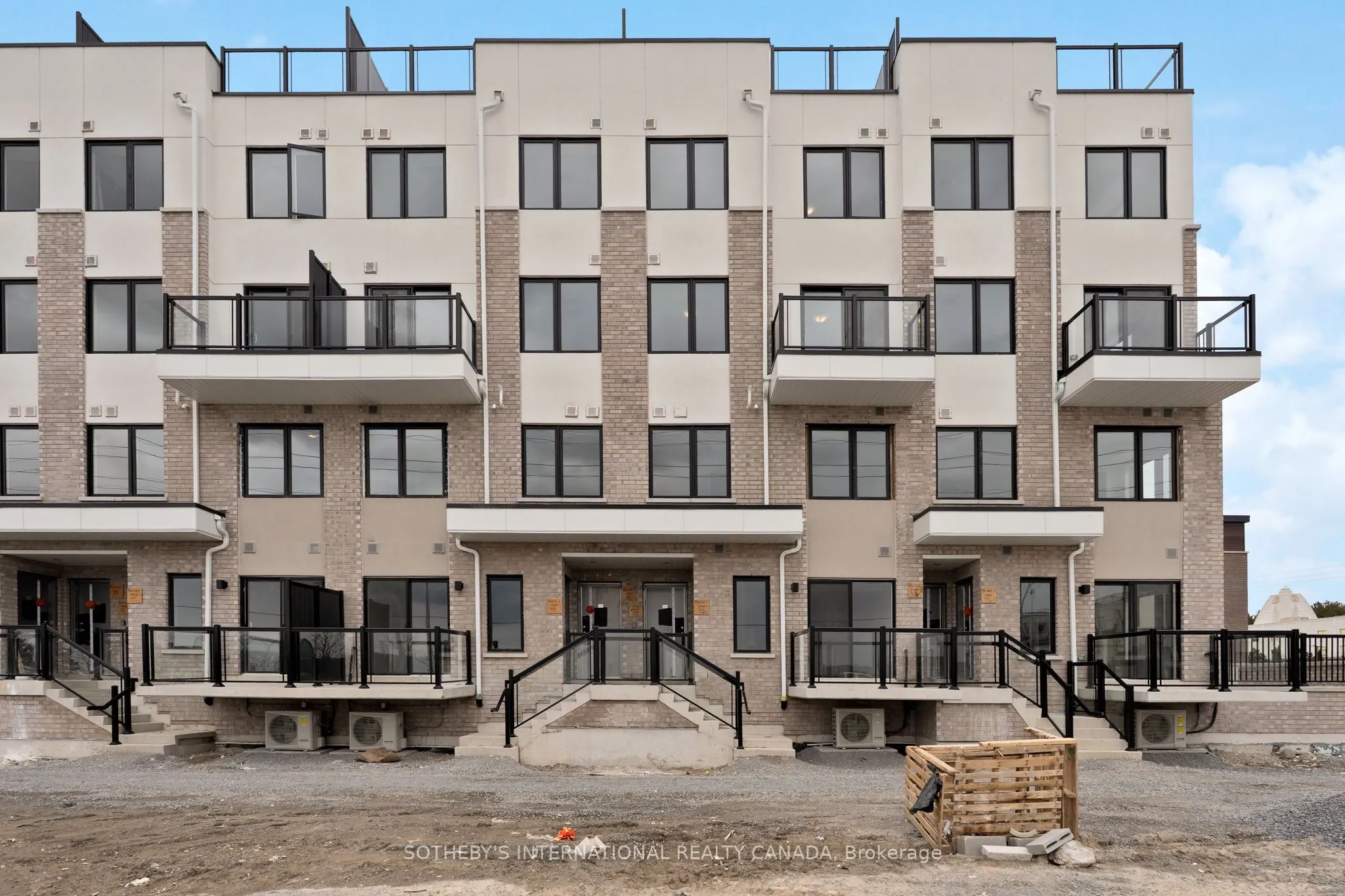 1695 Dersan Street, #204