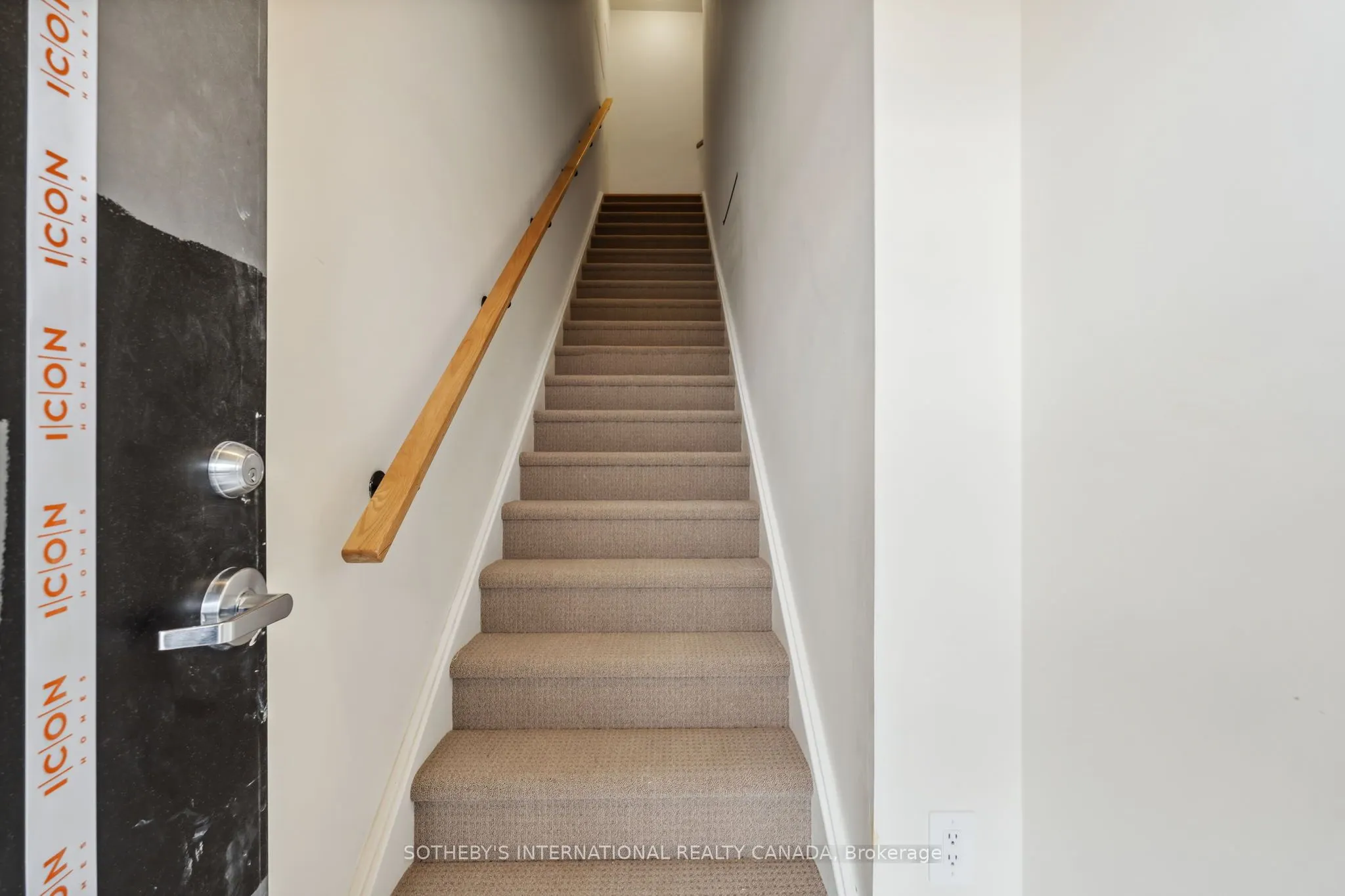 1695 Dersan Street, #204