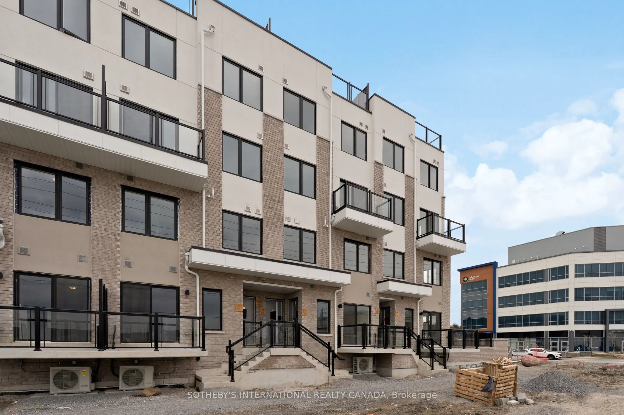 1695 Dersan Street, #204