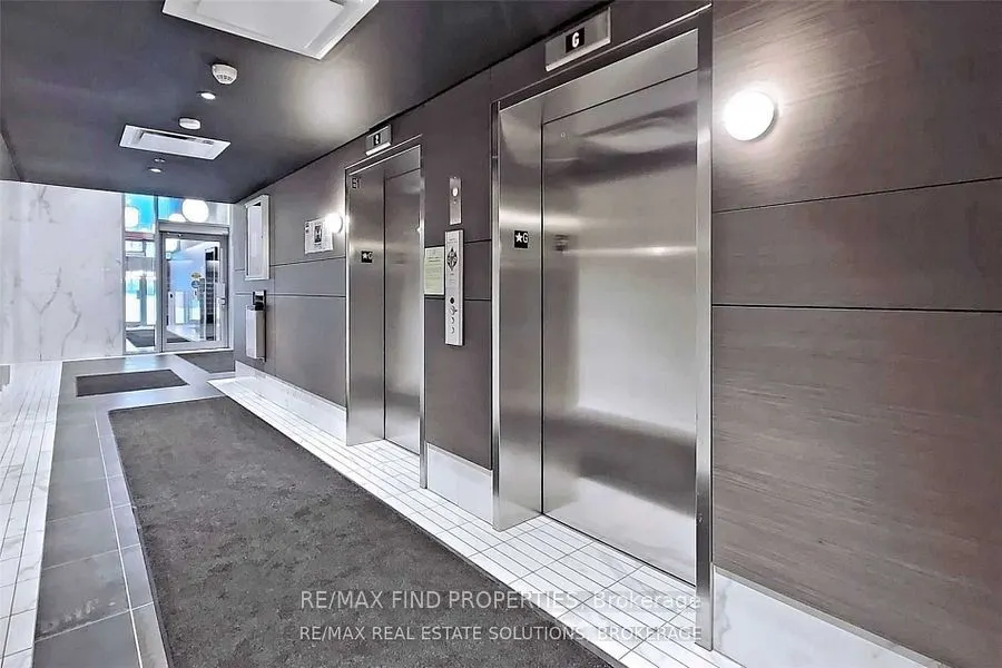 25 Baseball Place, #911
