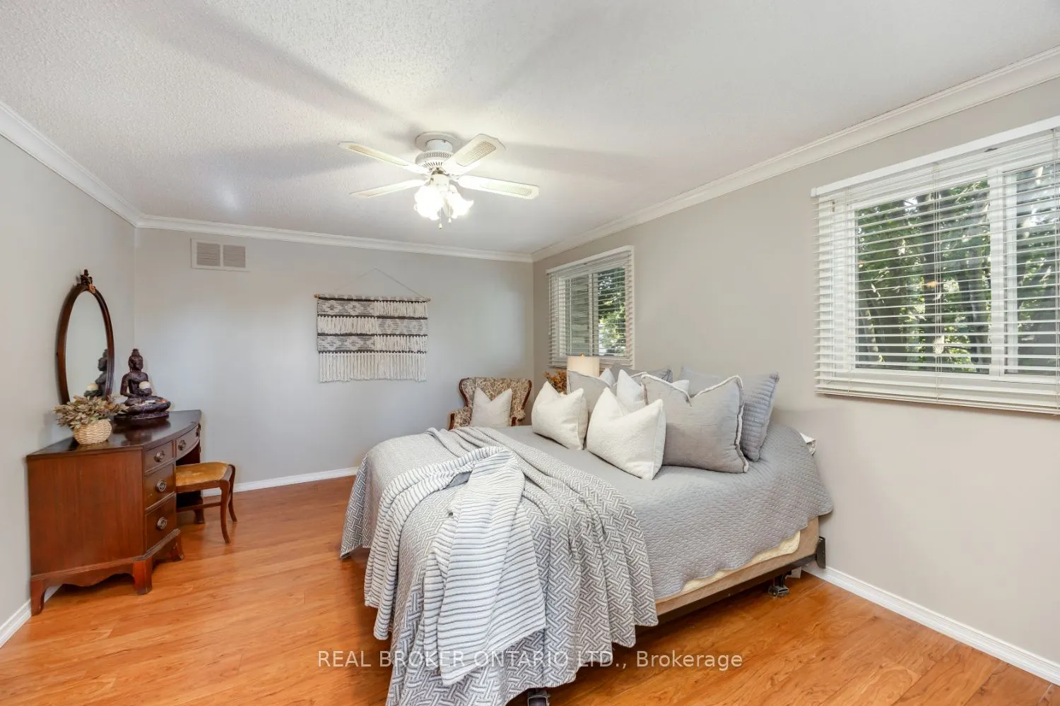 6 Andrew Court