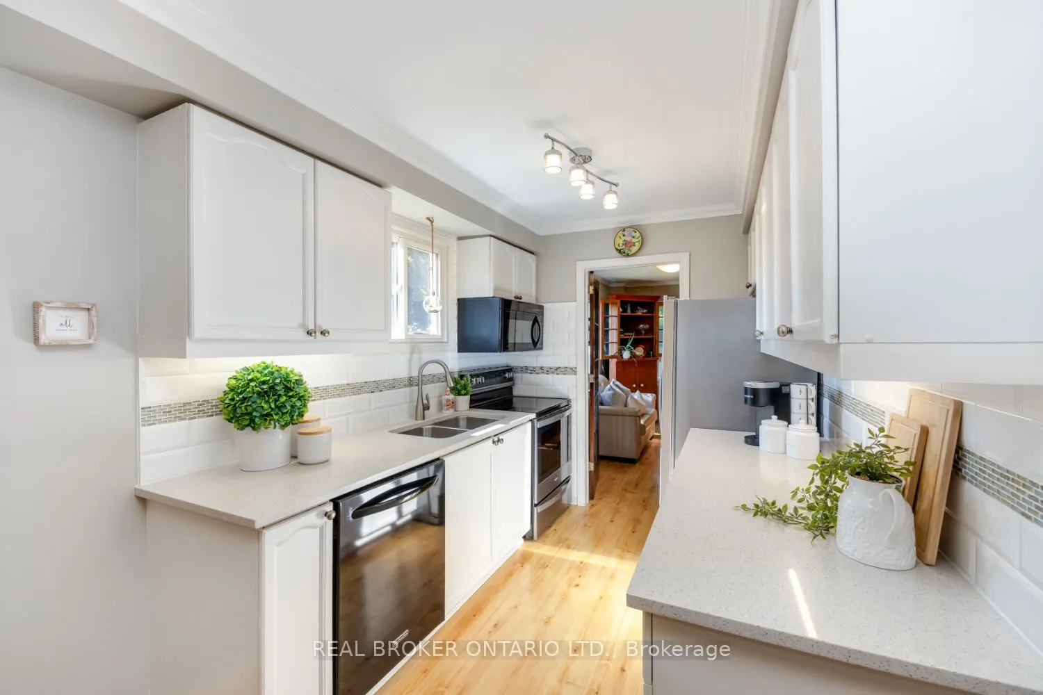 6 Andrew Court