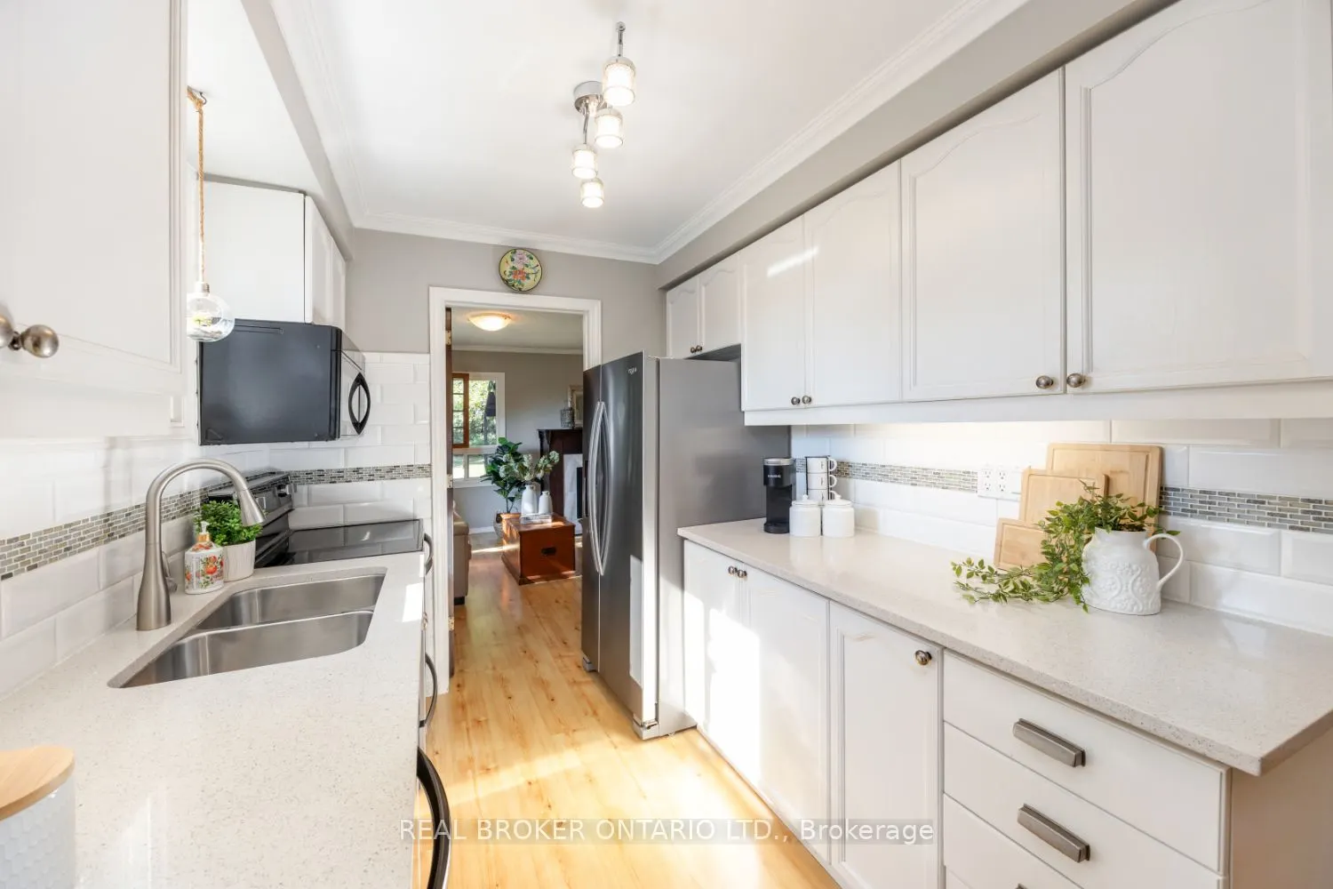 6 Andrew Court