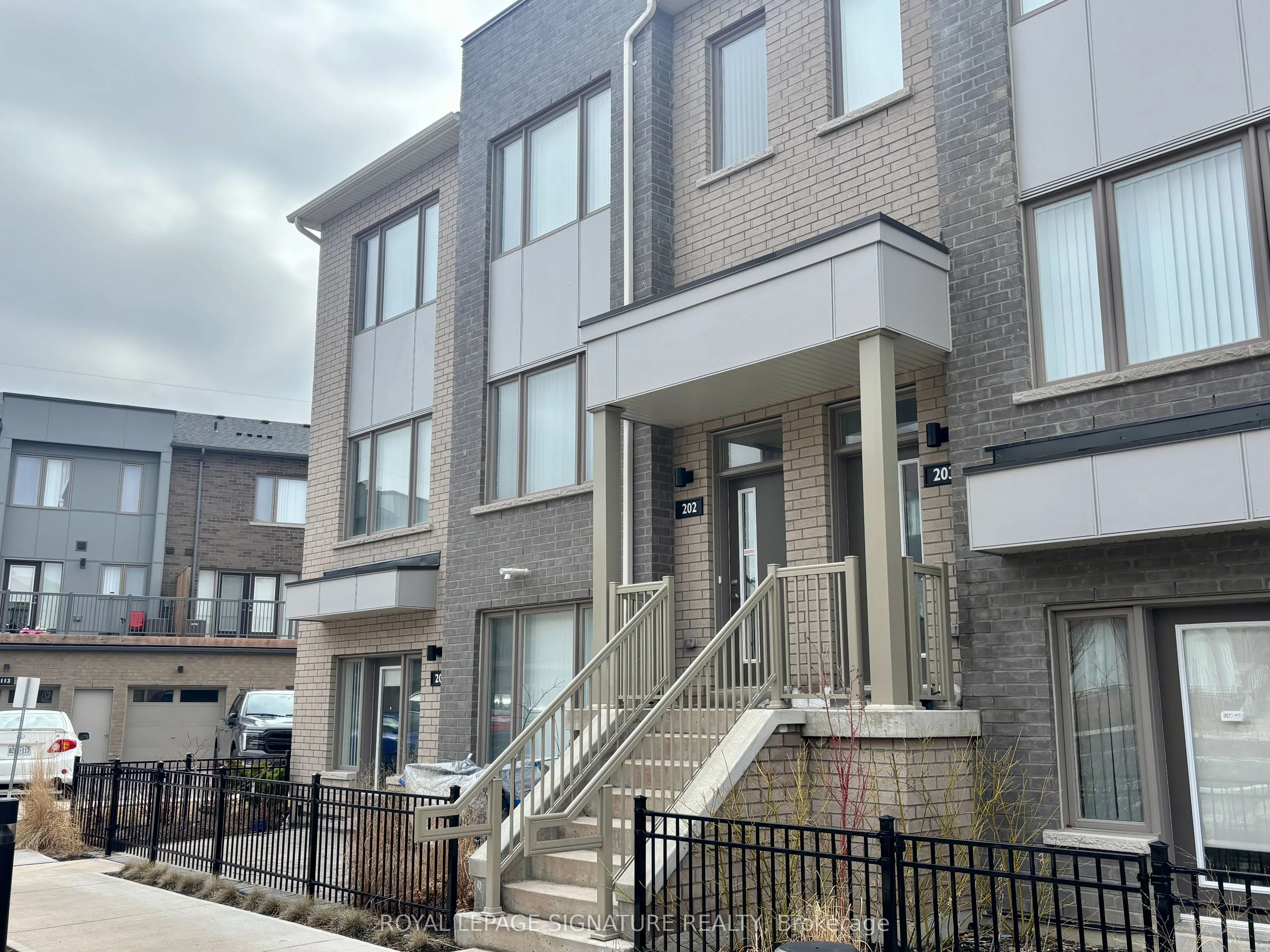 1525 Kingston Road, #810