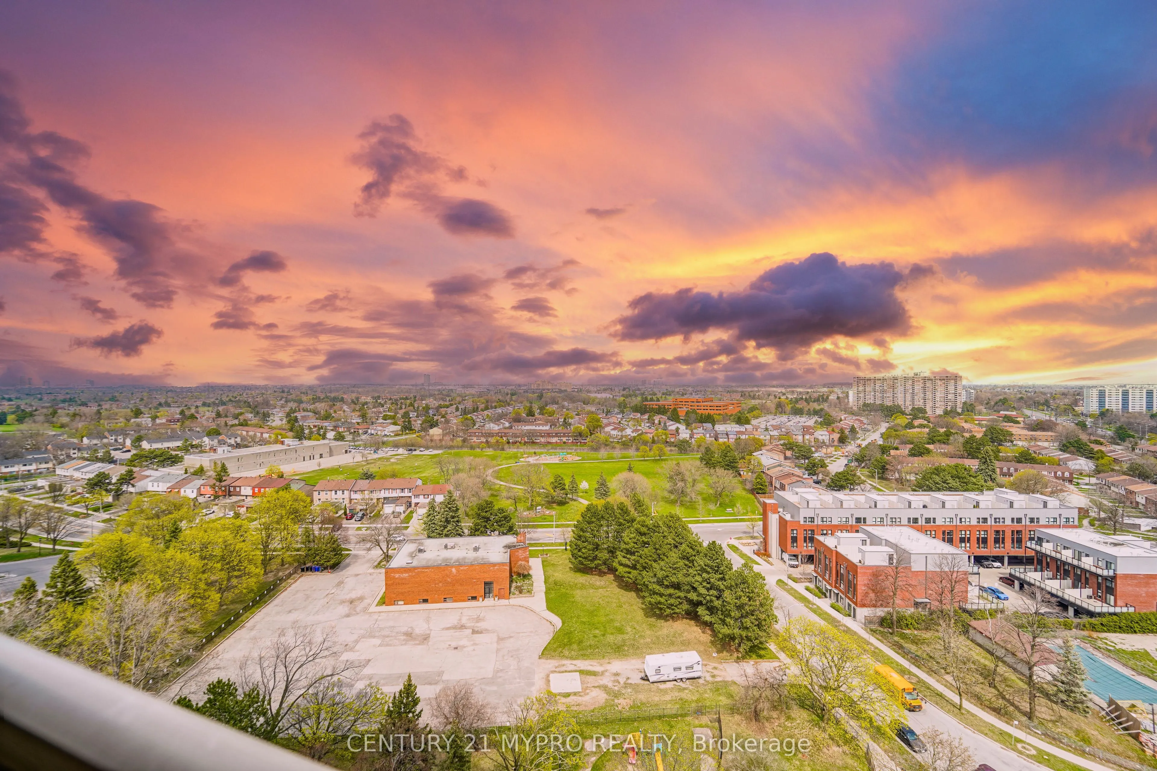 100 Echo Point, #1708