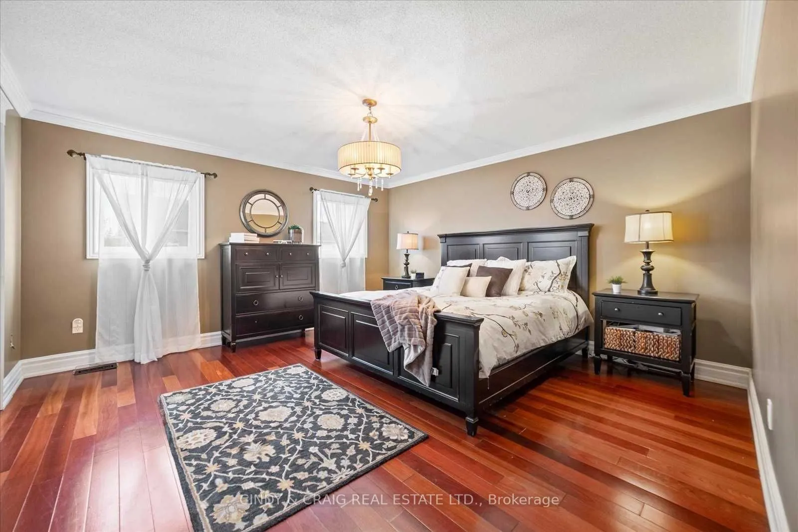 53 Mikayla Crescent