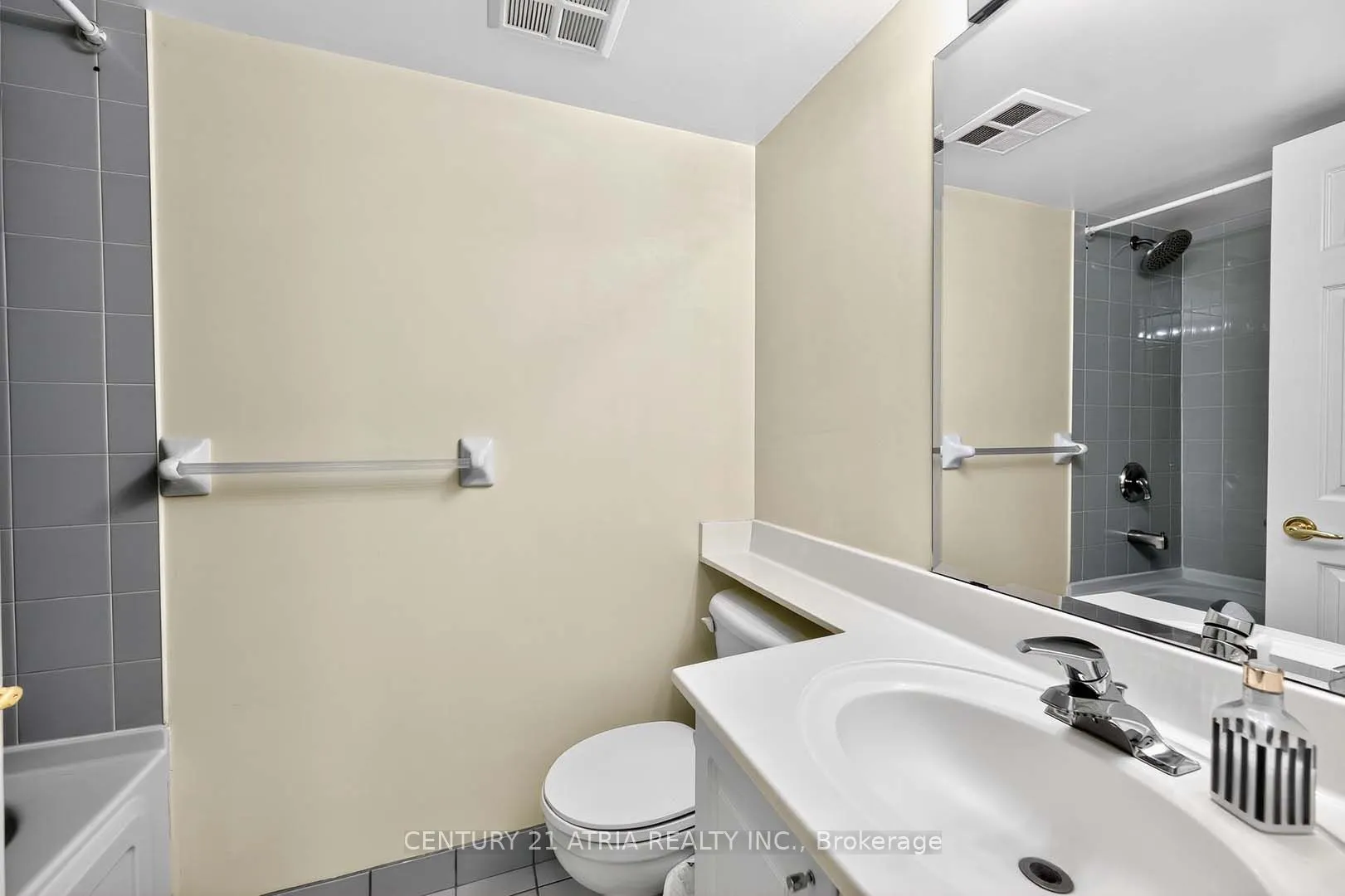 11 Lee Centre Drive, #1115