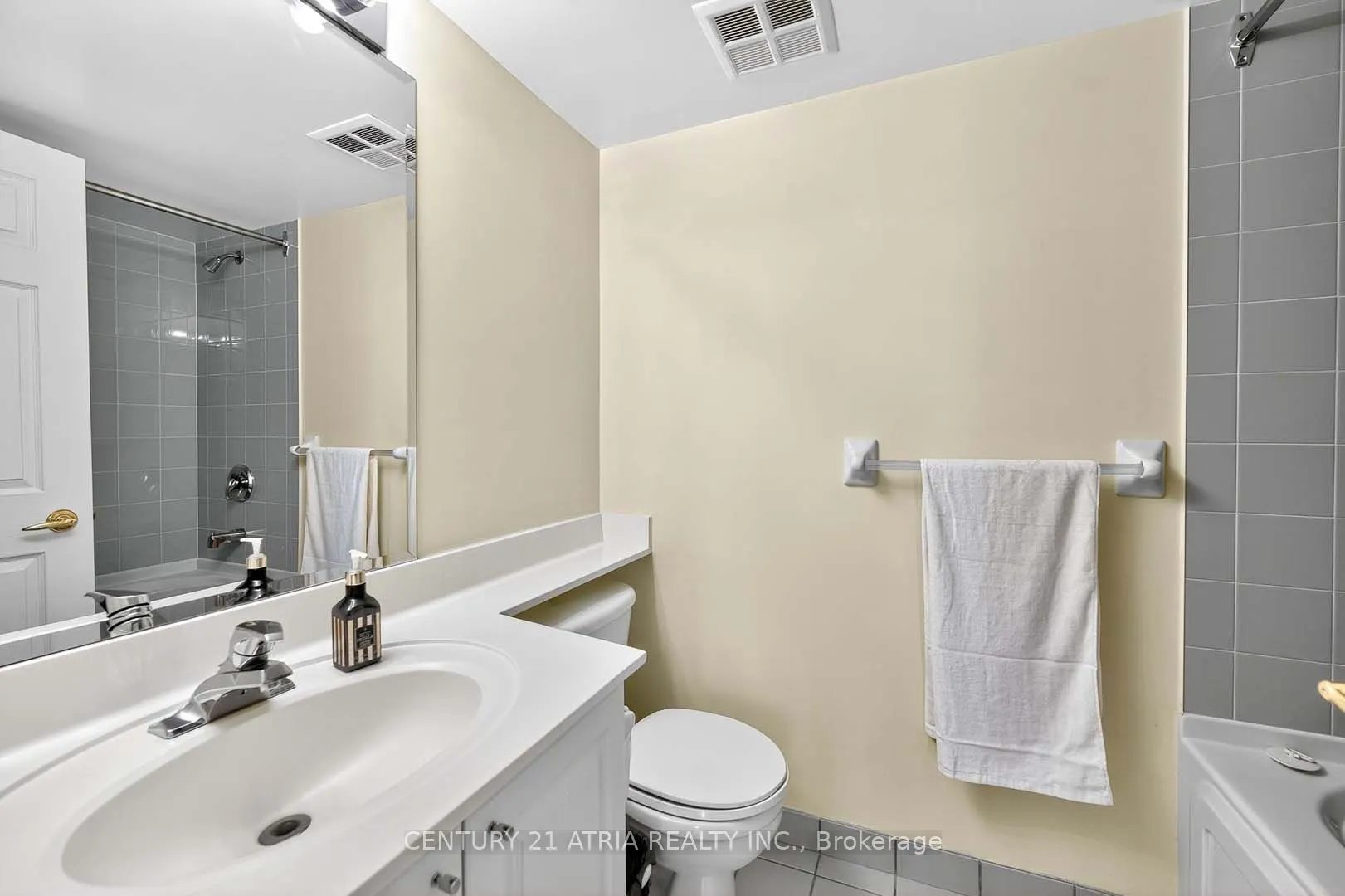 11 Lee Centre Drive, #1115