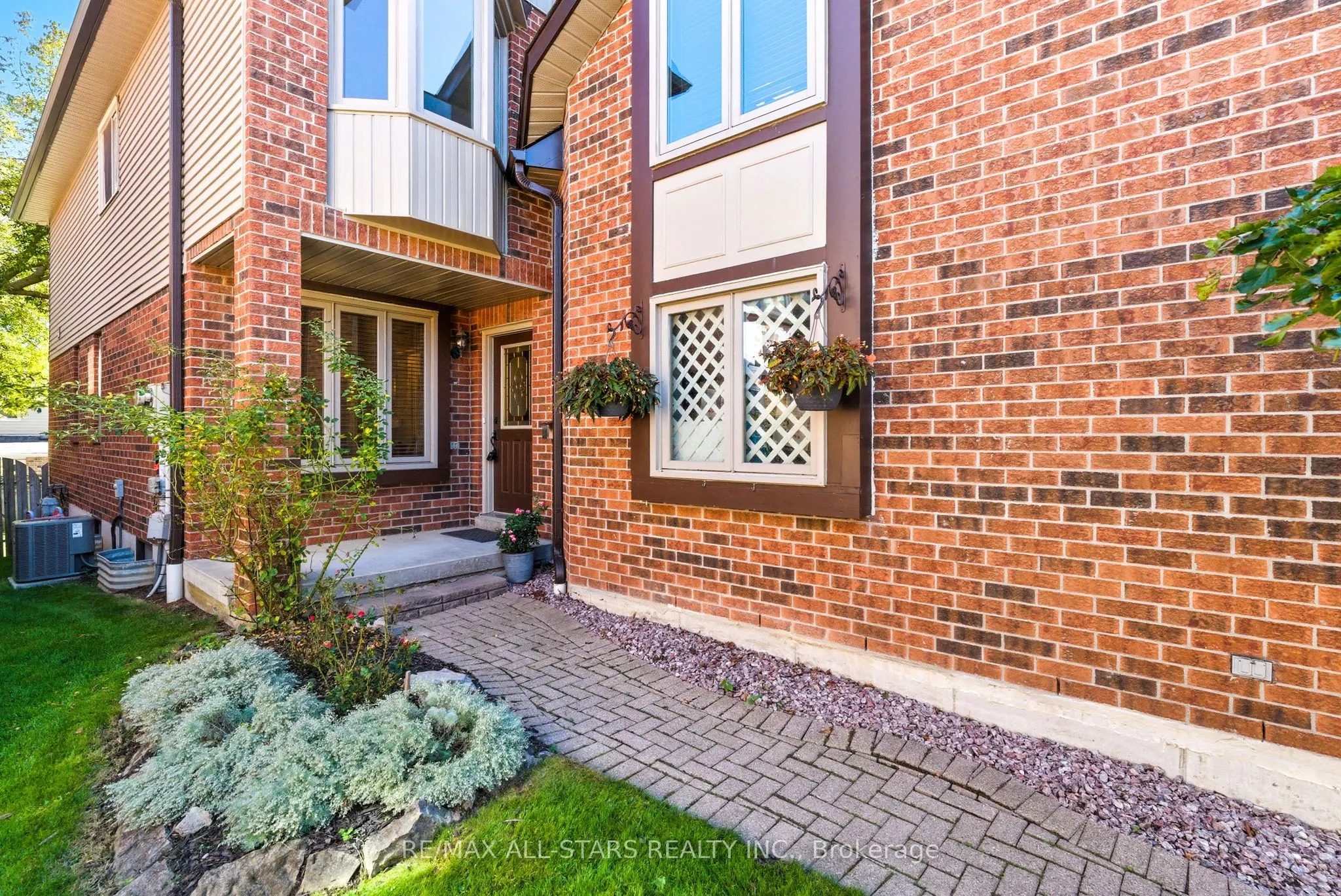 1094 Longbow Drive
